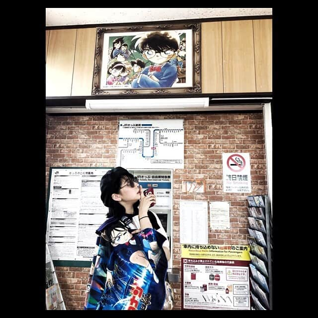 田中美麗さんのインスタグラム写真 - (田中美麗Instagram)「コナン駅にももちろん🕶  #名探偵コナン  #田中美麗」8月8日 10時33分 - mirei_tanaka_