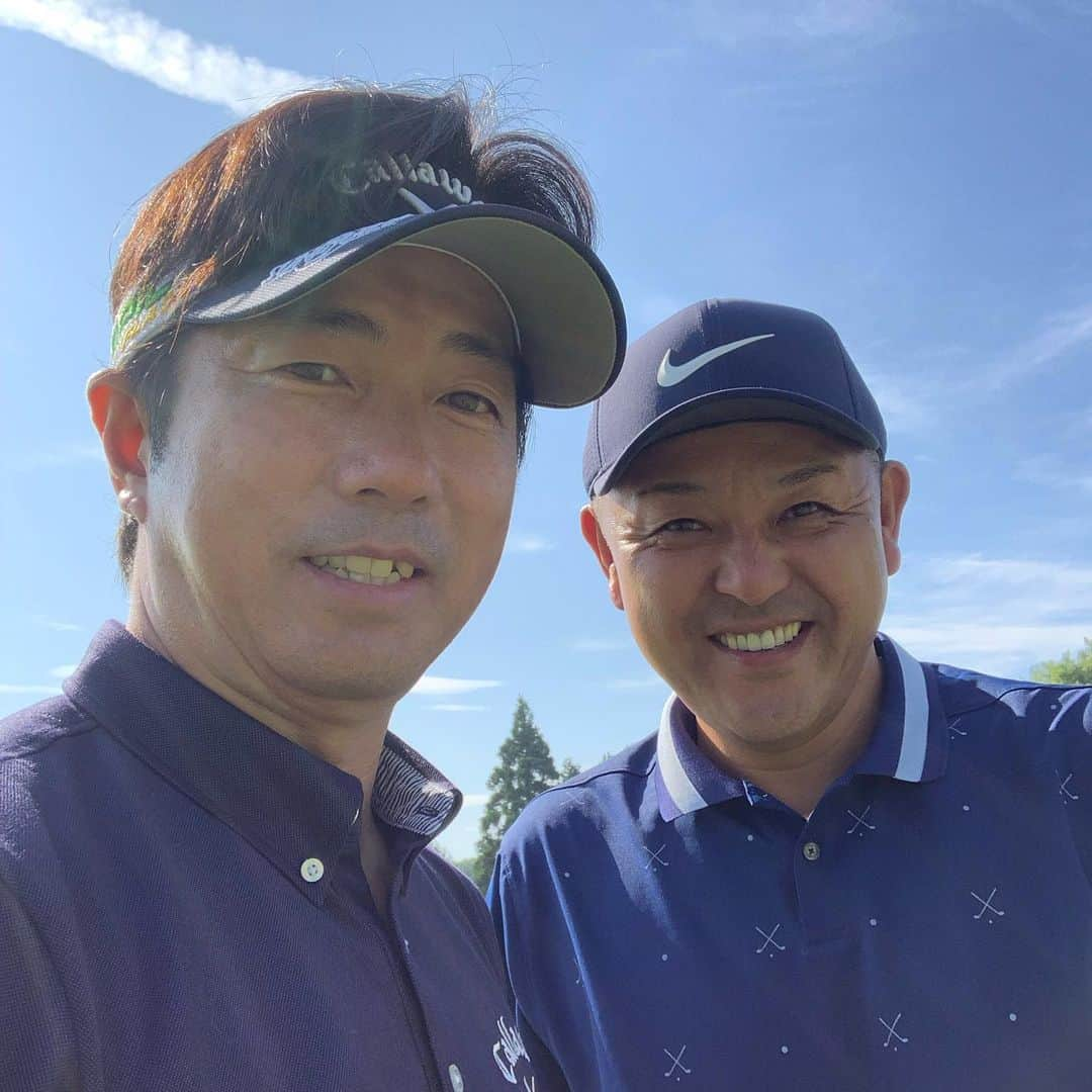 深堀圭一郎さんのインスタグラム写真 - (深堀圭一郎Instagram)「今週の岩手県オープンは 元プロ野球選手の谷繁元信くんも 出場します 今日は プロアマ朝の練習グリーの横でパチリ  #谷繁元信  #元プロ野球選手  #岩手県オープン  #深堀圭一郎  #北上カントリークラブ」8月8日 10時41分 - keiichirofukabori