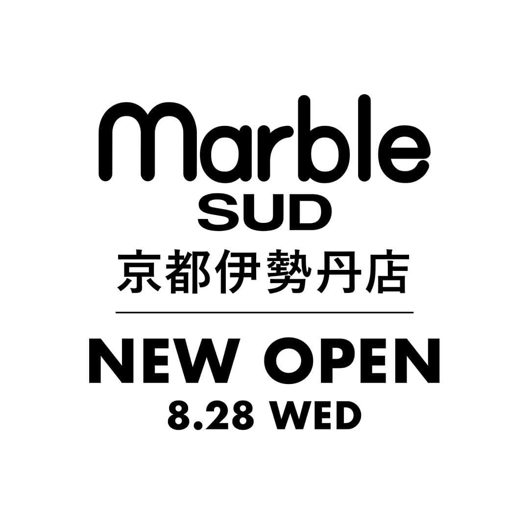 marbleSUD(マーブルシュッド) のインスタグラム：「2019年8月28日、京都に新しいマーブルシュッドが誕生します。 ・ 令和初出店となる記念すべきマーブルシュッド第1号が「ジェイアール京都伊勢丹」にOPENします。JR京都駅直結でアクセス力も抜群！5階フロアに広がる京町家をイメージしたNEWエリアに、静かに佇むミニマムな店内が。自分だけのお気に入りをぎゅっと集めた特別な空間は、心弾む大人の秘密基地のよう。京都観光のお土産にもぴったりな雑貨なども種類豊富に取り揃えております。 ・ OPENを記念したノベルティプレゼントキャンペーンの開催や、京都伊勢丹店限定のアイテムも発売を予定しています。公式ホームページやSNSで、随時情報を更新していきますので、こちらのチェックも忘れずに！ 京都にお越しの際は、「京都伊勢丹店」へぜひお立ち寄りください。皆さまのご来店を心よりお待ちしております。 ・ #marblesud #マーブルシュッド #京都 #ジェイアール京都伊勢丹 #伊勢丹 #新店舗 #newopen #ファッション #イベント」