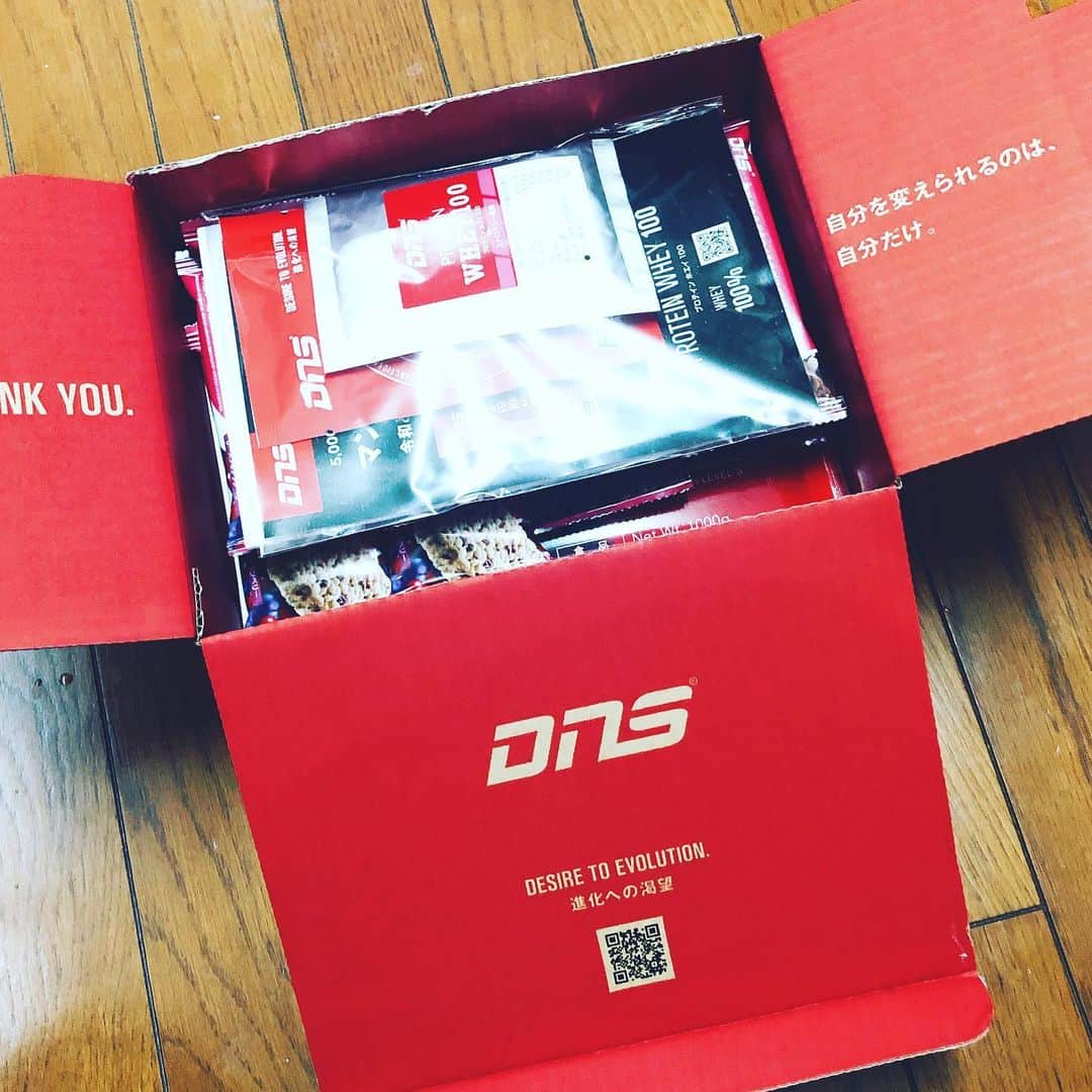 高橋花林のインスタグラム：「とりあえず一袋ゲット！ ・ストイック ・プロテインバー ・エナジーゼリー を買ってみたよ。  前ジムでもらって飲んでたプロテインは翌日の軽いだるさがあったけど（たぶん、分解がきつくて肝臓腎臓等内臓疲れ）、これは今のところ感じてない。トレーニングがんばるぞ〜。」