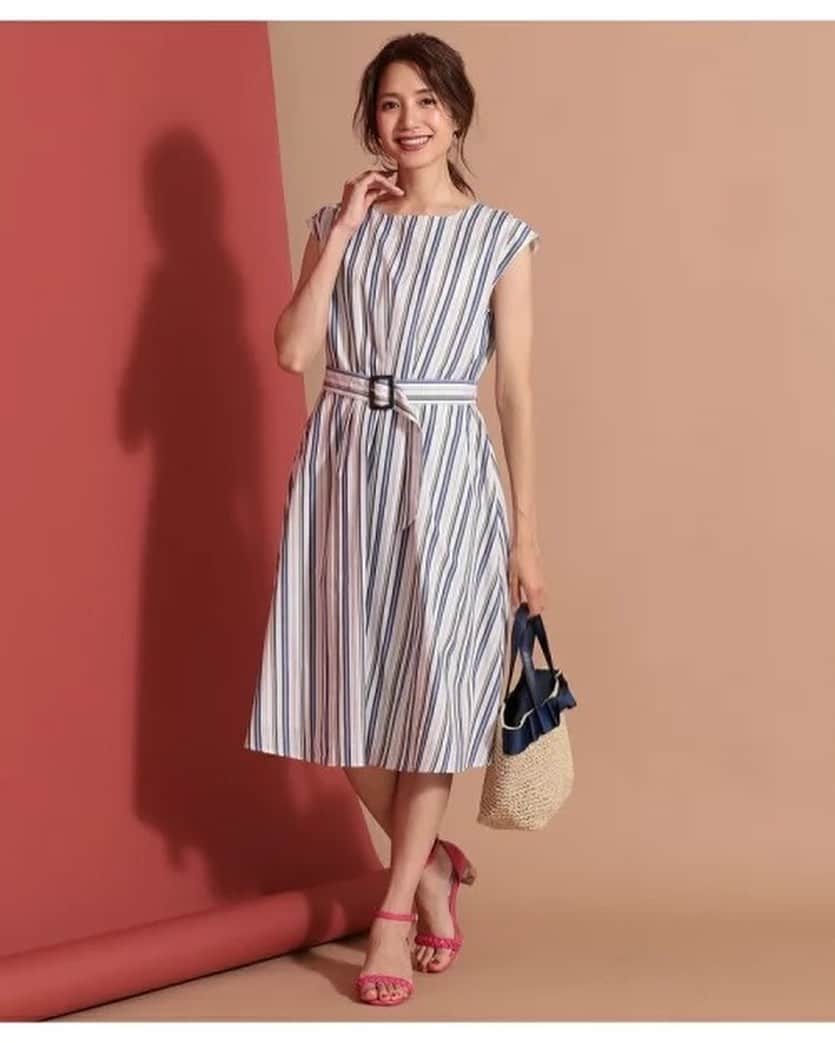 のインスタグラム：「.⁣ ----------------------------------- 【洗える】T/Cブロードワンピース⁣ any SiS⁣ 送料無料⁣ ----------------------------------- .⁣ デイリーからキレイめまで幅広く使える🌷⁣ フィット&フレアワンピース♪⁣ ⁣ 高い位置でのウエスト切り替えや⁣ タックデザインによるスタイルアップ効果も狙えるデザイン💖⁣ ⁣ 肩をカバーするフレンチスリーブとやや長めの丈で大人っぽく、⁣ 羽織りを合わせてももたつかないハリのある素材なので､⁣ カーディガンと合わせての着用もおすすめです◎⁣ .⁣ #楽天ブランドアベニュー #楽天 #rakuten #rakutenbrandavenue #anySiS #エニィスィス #コーデ #コーディネート #ファッション #夏コーデ #今日のコーデ #お洒落さんと繋がりたい #服好きな人と繋がりたい #coordinate #fashion #きれいめカジュアル #大人カジュアル #きれいめコーデ #カジュアルコーデ #フレアワンピース #フレアドレス #ワンピース #ウォッシャブル #フレンチスリーブ #ワンピースコーデ #onepiece #onepiecedress #flareonepiece #flaredress #natural」
