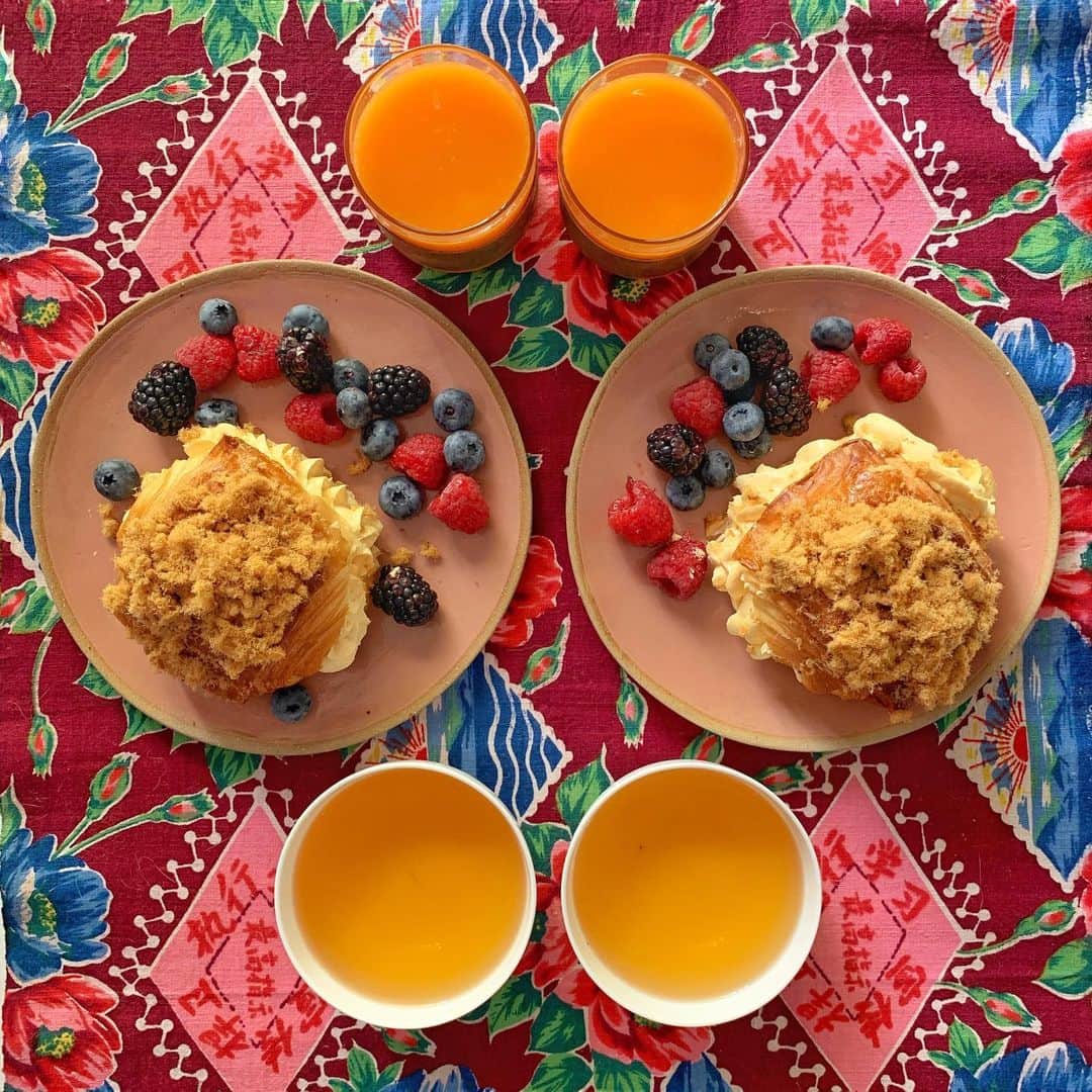 Symmetry Breakfastのインスタグラム：「For the month of August I’m collaborating with @caravanrestaurants in London for their charity croissant. Each month they welcome someone new to create a limited edition flavour to raise money for a charity of their choice. Mine is inspired by Shanghai, topped with pork floss 肉松 and filled with sesame French buttercream (inspired by the former French concession where we live) and for every croissant sold at Caravan Fitzrovia, £1 will go to @rarecharity to fund university scholarships in Malawi. The flavour combination might seem mad on paper, but for those in the know (aka pork floss lovers), it’s like a dream come true. - - - - - - - - - - - - - - - - - - - - - The table cloth is a vintage one from Chongming Island! Sadly no longer in production but still so beautiful! ❤️ #symmetrybreakfast」