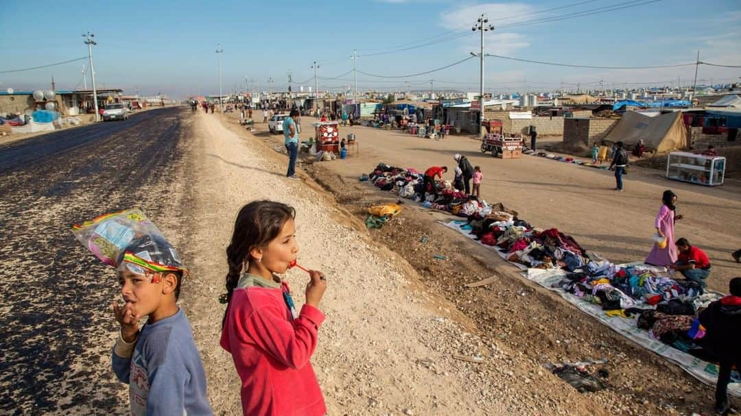 ナショナルジオグラフィックさんのインスタグラム写真 - (ナショナルジオグラフィックInstagram)「Photo by Ed Kashi @edkashi | Two Syrian children enjoy a lollipop while watching shoppers in the Domiz Camp for Syrian refugees, just outside of Dohuk, Iraq, on November 23, 2013. More than half of Syria’s displaced and refugee population is under the age of 18. #refugees #Middleeast #refugeecamp #syrianchildren #syrian」8月8日 11時35分 - natgeo