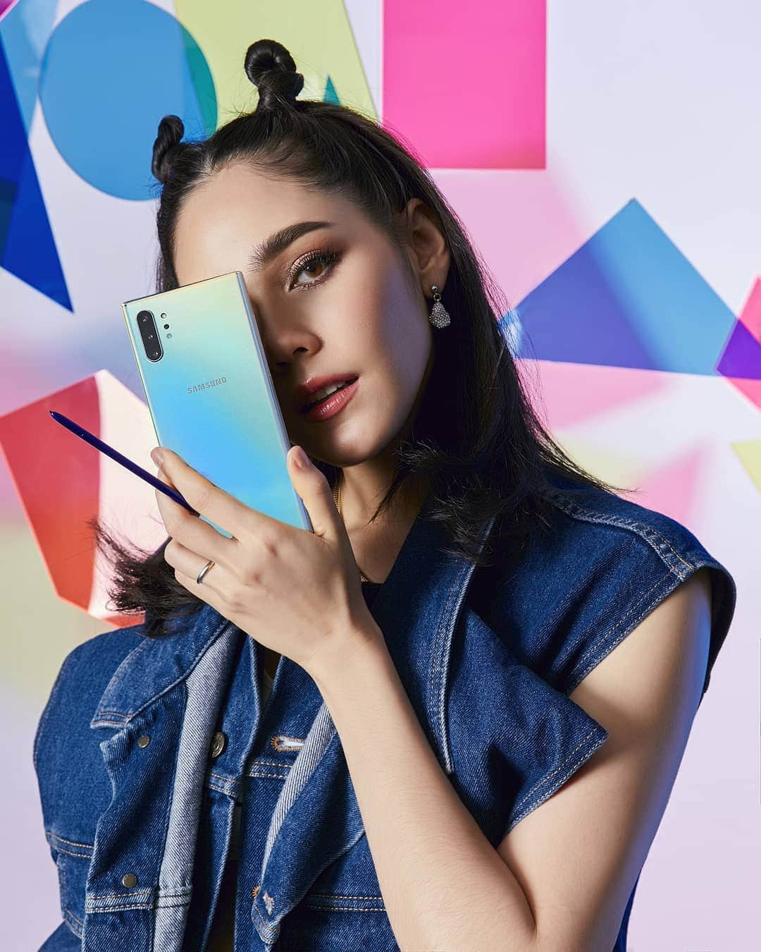 Araya Alberta Hargateさんのインスタグラム写真 - (Araya Alberta HargateInstagram)「สวยตาแตก  Samsung Galaxy Note10 สีใหม่ Aura Glow ดีไซน์สวยบาง พร้อมปากกา S Pen  ให้ชีวิตเวิร์คไปอีกขั้น รีบจองเป็นเจ้าของก่อนใคร วันนี้ – 23 สิงหาคม  พร้อมรับข้อเสนอสุดพิเศษ  #GalaxyNote10TH  #TeamGalaxy」8月8日 11時42分 - chomismaterialgirl