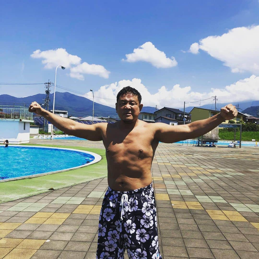 永田裕志さんのインスタグラム写真 - (永田裕志Instagram)「本日は中野市民プールへ。 平泳ぎ50m20本泳ぎましたゼァ。 #永田裕志 #新日本プロレス #第三世代  #中野市民プール  #長野県」8月8日 11時43分 - yuji_nagata