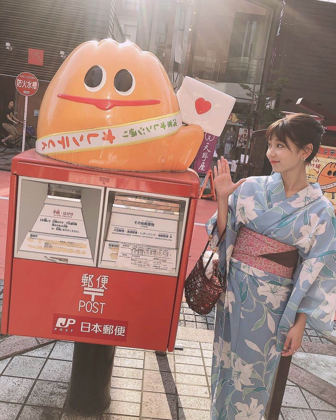 吉川千愛さんのインスタグラム写真 - (吉川千愛Instagram)「浅草のオレンジ通りにいた﻿ オレンテくん🧡🙋‍♀️﻿ ﻿ この通り、﻿ 名高いスターの方の手型が沢山あった🤭﻿ ﻿ #オレンテくん #浅草 #浅草食べ歩き #東京 #浴衣﻿ #asakusa #tokyo #yukata﻿ #LinQ #吉川千愛 #こんにちあ #あいんちゅ﻿」8月8日 11時53分 - chiaki_yo