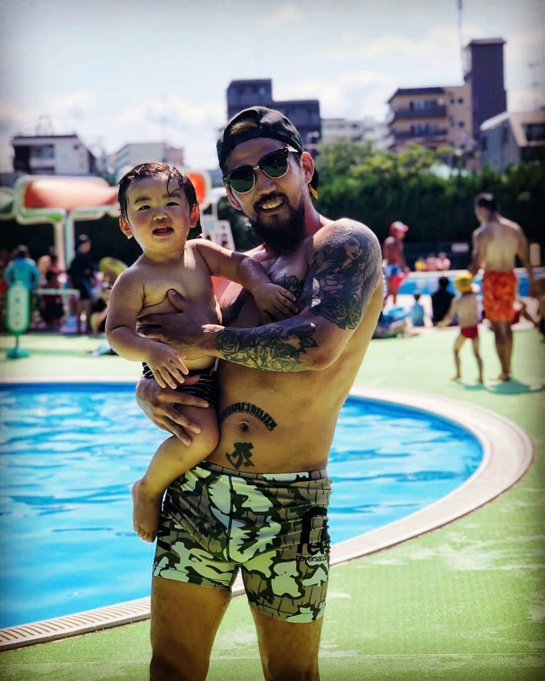 大澤茂樹さんのインスタグラム写真 - (大澤茂樹Instagram)「The pool where tattoos are allowed.  唯一tattooが大丈夫なプール。  #reversal #rvddw #summer #Tokyo #プール #tattoo #son #息子」8月8日 11時54分 - shigeki_osawa