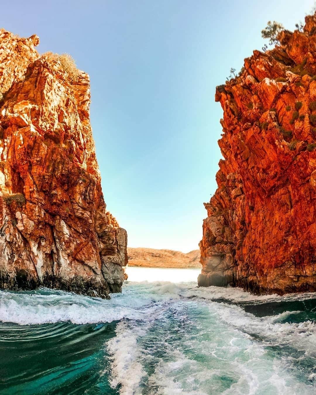 Australiaさんのインスタグラム写真 - (AustraliaInstagram)「Please mind the gap. ⚠️ @erwan was heading full speed towards #TwinGaps onboard a @horizontalfalls fast boat, which is the best way to experience the full impact of this natural phenomenon in @westernaustralia. Unlike your standard waterfalls, this unique waterfall in the #BuccaneerArchipelago runs horizontally (if you haven't guessed from its name), as the fast-moving tidal current squeezes through two narrow gorges creating the rapid water movement. It's a rather awesome way to get your dose of adrenaline in @australiasnorthwest, if you ask us. 😉  #seeaustralia #justanotherdayinwa #GoProCreatorSummit #viewfromabove #thegreatoutdoors #travel」8月8日 11時54分 - australia