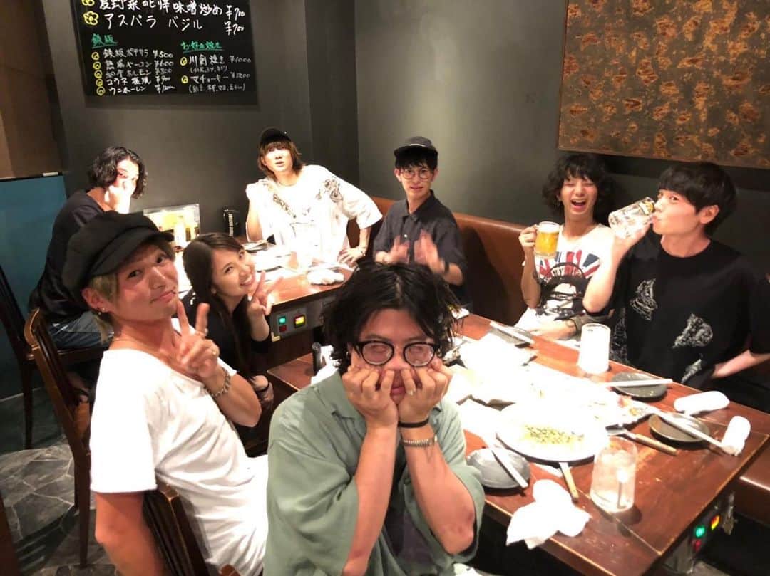阿部真央のインスタグラム：「昨日は広島にてBLUEENCOUNTさんSIX LOUNGEさんと対バンでした！会いに来てくれたみんなありがとう☺️ 感動したし光栄な夜だった！対バンして下さったお2組と呼んでくれた夢番地さんに感謝です。広島また来ます！  #BLUEENCOUNT #SIXLOUNGE #阿部真央」