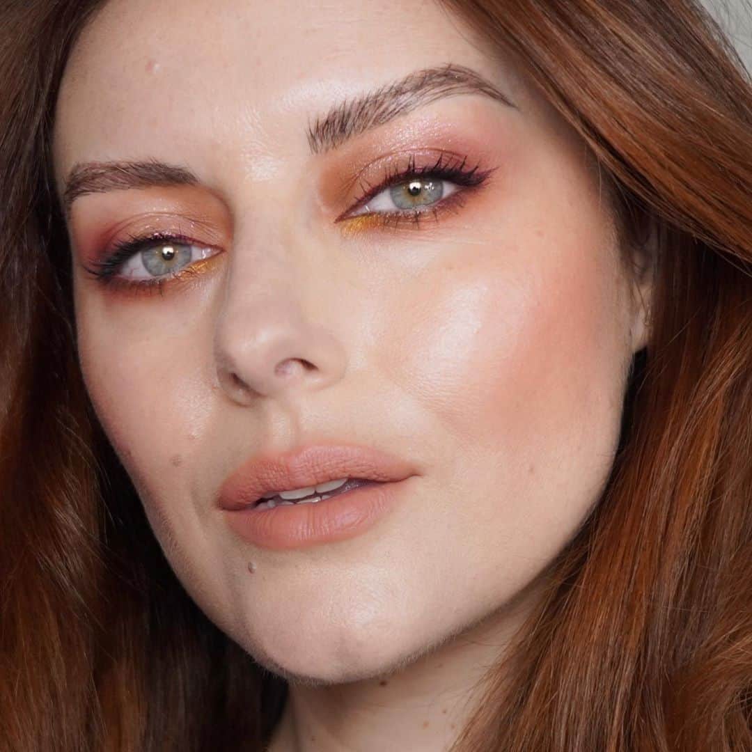 COVERGIRLさんのインスタグラム写真 - (COVERGIRLInstagram)「The eyes have it 😍 @katiejanehughes used the Revolution Eyeshadow Palette to create this sunset eye look 🌇 #COVERGIRLMADE #COVERGIRLCrueltyFree #CrueltyFree」8月8日 12時02分 - covergirl