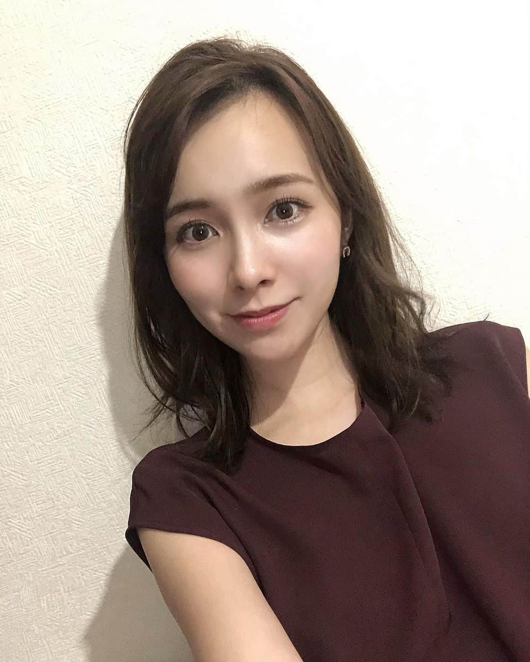 黒澤詩音のインスタグラム：「*﻿ ﻿ 少し前に、ヘアメンテナンスに💇‍♀️！﻿ ﻿  今回もいい色！﻿ @havana_yukii さんです🌼 ﻿ いつもありがとうございます😊﻿ 本当にオススメ！﻿ ﻿ ﻿ こうみると私、肌がほんのり焼けていますね。笑﻿ 飲む日焼け止めと長袖着てたのに〜！﻿ 普段も日傘さしてるのに〜〜！﻿ ﻿ ﻿ 笑。﻿ ﻿ ﻿ #haircolor #hairchanges #アナウンサー」
