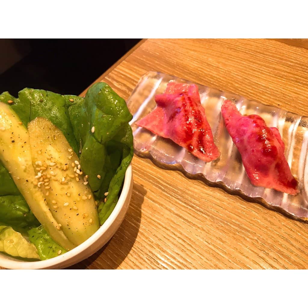 Yuuki mimuraさんのインスタグラム写真 - (Yuuki mimuraInstagram)「🥩✨ . 夏バテしてる暇はない🔥 お肉を食べてパワーチャージ💪✨ 大好きなうしごろ( @ushigoro_yakiniku )で たべごろコースを❣️ サラダも肉寿司も楽しめるし お肉の種類もちょうど良くて 焼くたびに網を変えてくれます✨ とにかくスタッフさんの気がきくお店で 最後まで気持ちよく、美味しくお食事できました💓 また行きたい🥩 . .  #駅近#駅近グルメ#グルメ#ディナー#焼肉#中目黒#焼肉#うしごろ#ushigoro#中目黒焼肉#中目黒ディナー#うしごろバンビーナカルボーネ#うしごろバンビーナ#pr#コラボベース」8月8日 12時09分 - u0829u