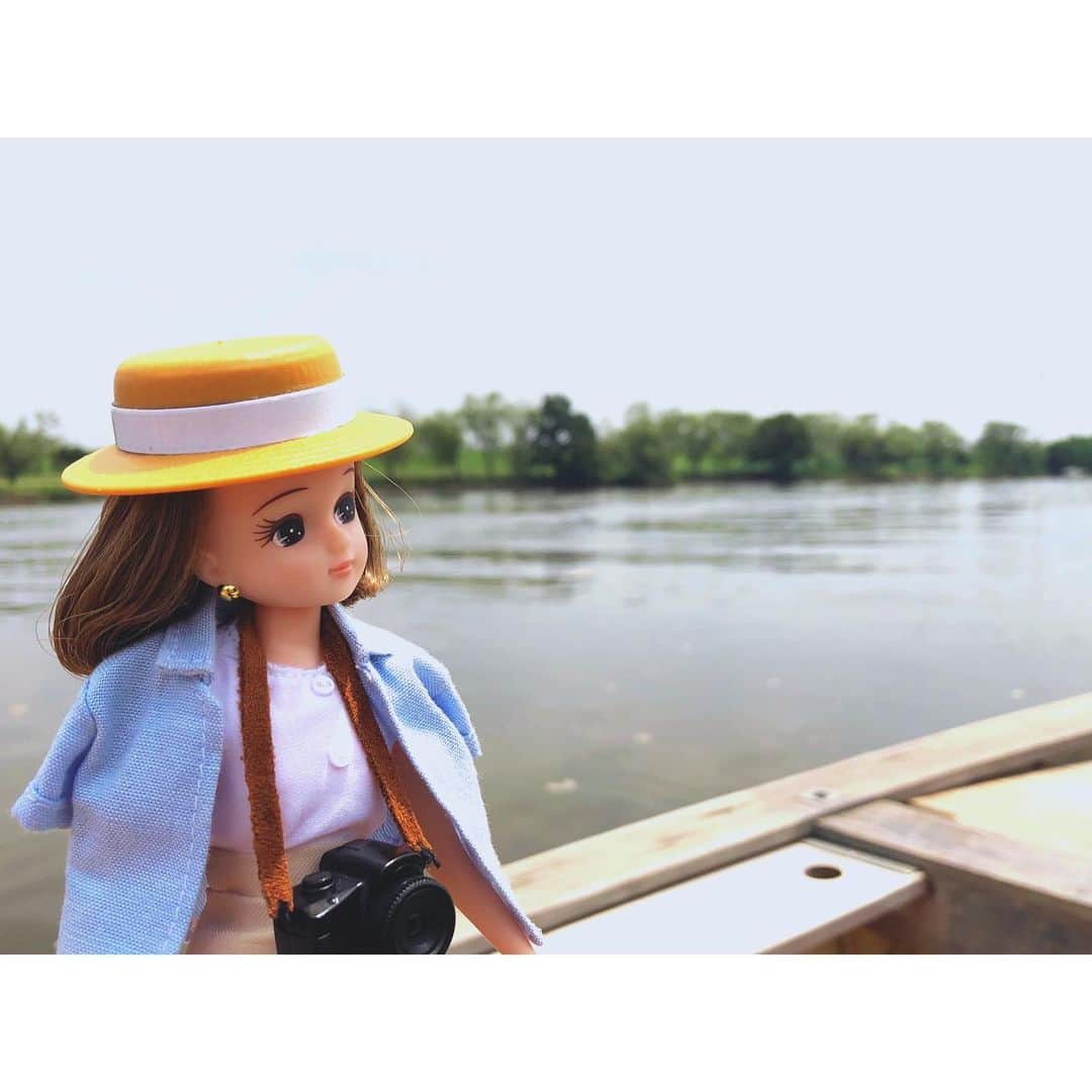 リカちゃんさんのインスタグラム写真 - (リカちゃんInstagram)「Let’s go around Shibamata with the Plarail memorial ticket by Keisei train !  ボンジュール♪ 今日はプラレールの記念乗車券を買って、プラレールスタンプラリーに挑戦よ☆ スタンプを3つ以上集めて対象のお店でお買い物をすると、記念カードがもらえるの♡ まずは柴又エリアのカードをゲット！矢切の渡しで涼んだら、次はどこに行こうかな♪  #立石駅がプラレールの駅に #リカちゃんの夏休み #リカちゃん #fashion #ootd #hairstyle #licca #liccadoll #japanesedoll #japan #girl #instadaily #instagood #instagramjapan #instagram #寅さん #柴又 #葛飾 #プラレール」8月8日 12時09分 - bonjour_licca