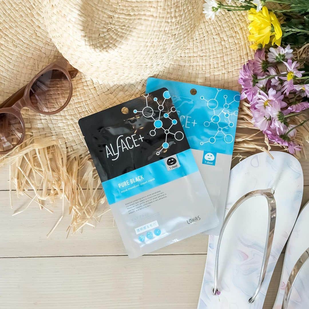 オルフェス（ALFACE+）のインスタグラム：「日差しの強い季節がやってきました🌞 海にプールにフェスにBBQetc… 楽しい夏の思い出には紫外線がつきもの😵💦 日焼けの後の肌にはオルフェスでうるおいチャージ🏝  MAQUIA9月号の付録にも選ばれた『ピュアブラック』は 4種のフルーツエキスとビタミンC誘導体がお肌を活発にさせ、 生き生きとした透明感をもたらします🍓 『クリスタルモイスチャー』にはビタミンB・Eと6種類の植物エキスが含まれ、 お肌に上質な潤いを与えます🌱  どちらも今の季節におすすめのアイテム🎐  オルフェスと一緒に暑い夏を乗り切りましょう！✨ #オルフェス #フェイスマスク #シートマスク #紫外線 #夏 #猛暑日 #海 #イベント #日焼け #美白 #日焼けケア#ながら美容 #時短美容 #コスメ好きさんと繋がりたい ﻿」