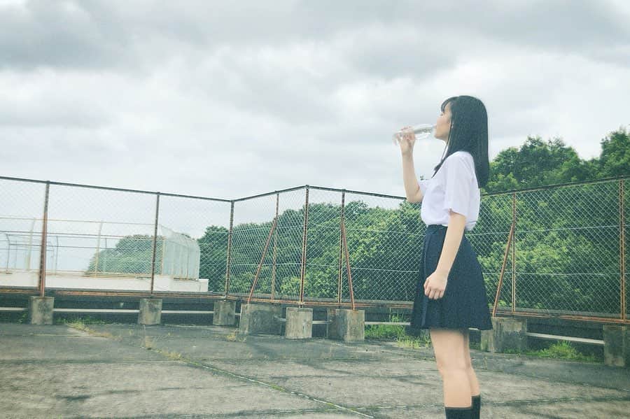 佐久間乃愛さんのインスタグラム写真 - (佐久間乃愛Instagram)「. 青春🌻  #aoiro さん #灰色スニーカー #MV #film」8月8日 12時17分 - noa_sakuma