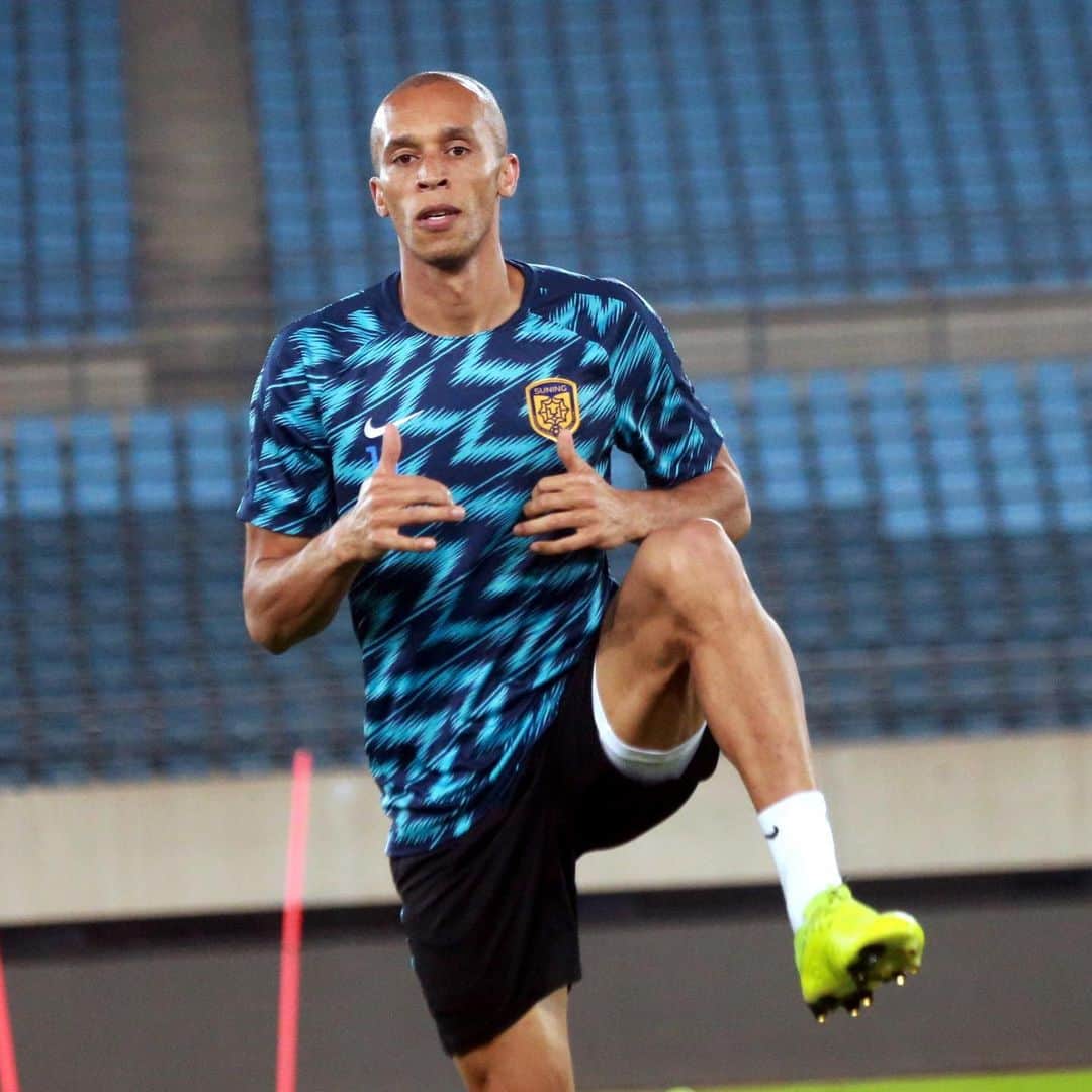 ミランダのインスタグラム：「today's training @jiangsusuningfc」