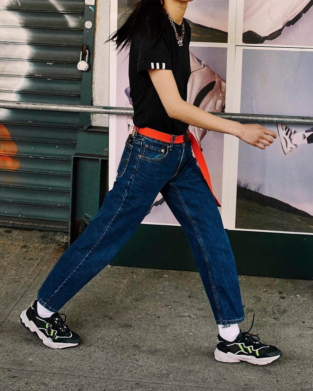 adidas Womenさんのインスタグラム写真 - (adidas WomenInstagram)「The best outfits include a pair of sneakers. 🤷‍♀️ .  Inspired by the 90’s, the reimagined #OZWEEGO returns from the archives. Tap to shop now. . Explore more at adidas.com/OZWEEGO . #style #adidasOriginals #adidasWomen」8月8日 23時10分 - adidaswomen