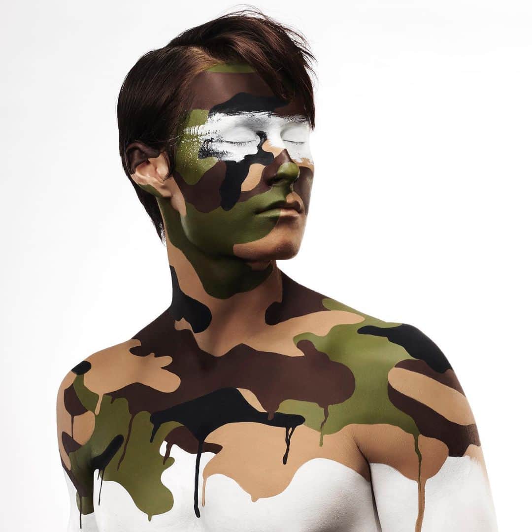 Amazing JIROさんのインスタグラム写真 - (Amazing JIROInstagram)「The camouflage pattern is usually made to look undetected by blending in surrounding but for this artwork, I wanted to pop out the pattern instead to blend the models in the background. “Camouflage?” Face & Body paint : #amazing_jiro Models : Ken Alexandar Ishii-Milovanov @kenimilovanov / Katie @keity.kt Hair : Yui Amano Photo : Youhei Kodama @kodamax_photo  #facepaint #bodypaint #paint #makeup #illusion #opticalillusion #illusionmakeup #trickart #creativemakeup #makeupartistry #art #artwork #mua #makeupartist #surrealart #street #camouflage #waww #フェイスペイント #ボディペイント #メイク #トリックアート #アート #錯覚 #錯視 #ストリート #迷彩 #カモフラージュ」8月8日 23時13分 - amazing_jiro