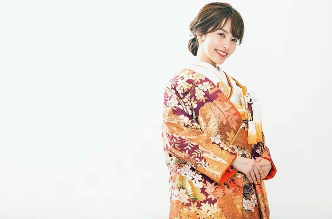 のインスタグラム：「･ ･ 今年に入ってから たくさん着させていただくようになった和装。 清らかで凛とした和装こそ 綺麗に着こなせるようになりたい💭 ･ #和装#色掛け#和装結婚式 #和装ヘアスタイル#和装婚 #白無垢#白無垢ヘア#白無垢洋髪 #結婚式場#結婚式#披露宴 #ブライダル#ウエディング#ドレス #花嫁#ガーデンウェディング #ガーデン挙式#プレ花嫁#ブーケ #ブライダルモデル#花嫁役 #ブライダルヘア#アップヘア #モデル#フリーランスモデル #日本中の花嫁さんと繋がりたい #日本中のプレ花嫁さんと繋がりたい #前撮り#ロケーションフォト #ロケーションフォトウェディング」