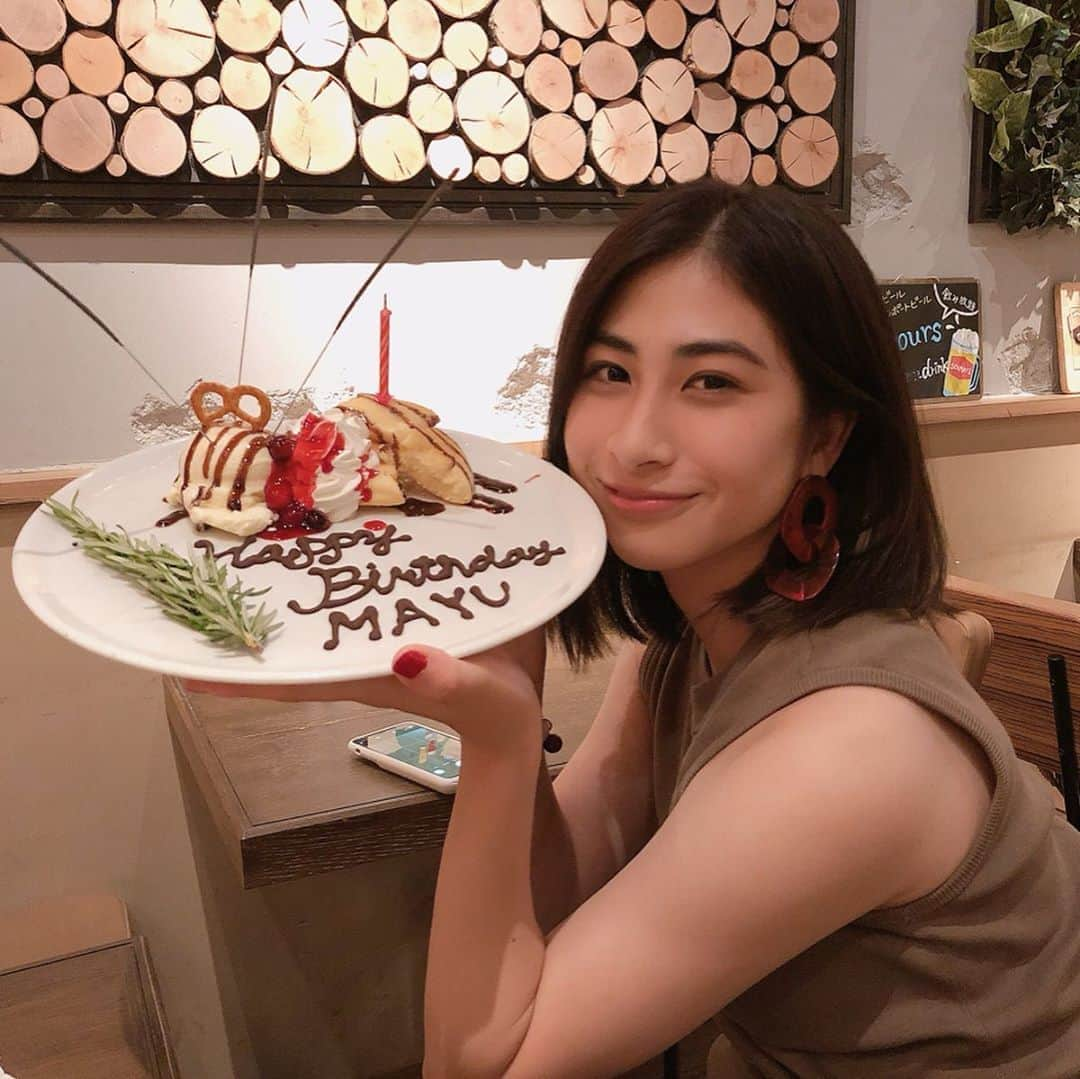 髙橋明日香のインスタグラム：「だいすきな関谷とクラフトビールのお店へ。 ビール美味しかったなぁ。 話もはずんで楽しかった。  そして、最近お誕生日だったからサプライズでお祝い☆ 喜んでくれでよかった〜 関谷おめでとう(*´ω`*) #ビール好き仲間 #クラフトビール #関谷真由 #高橋明日香」