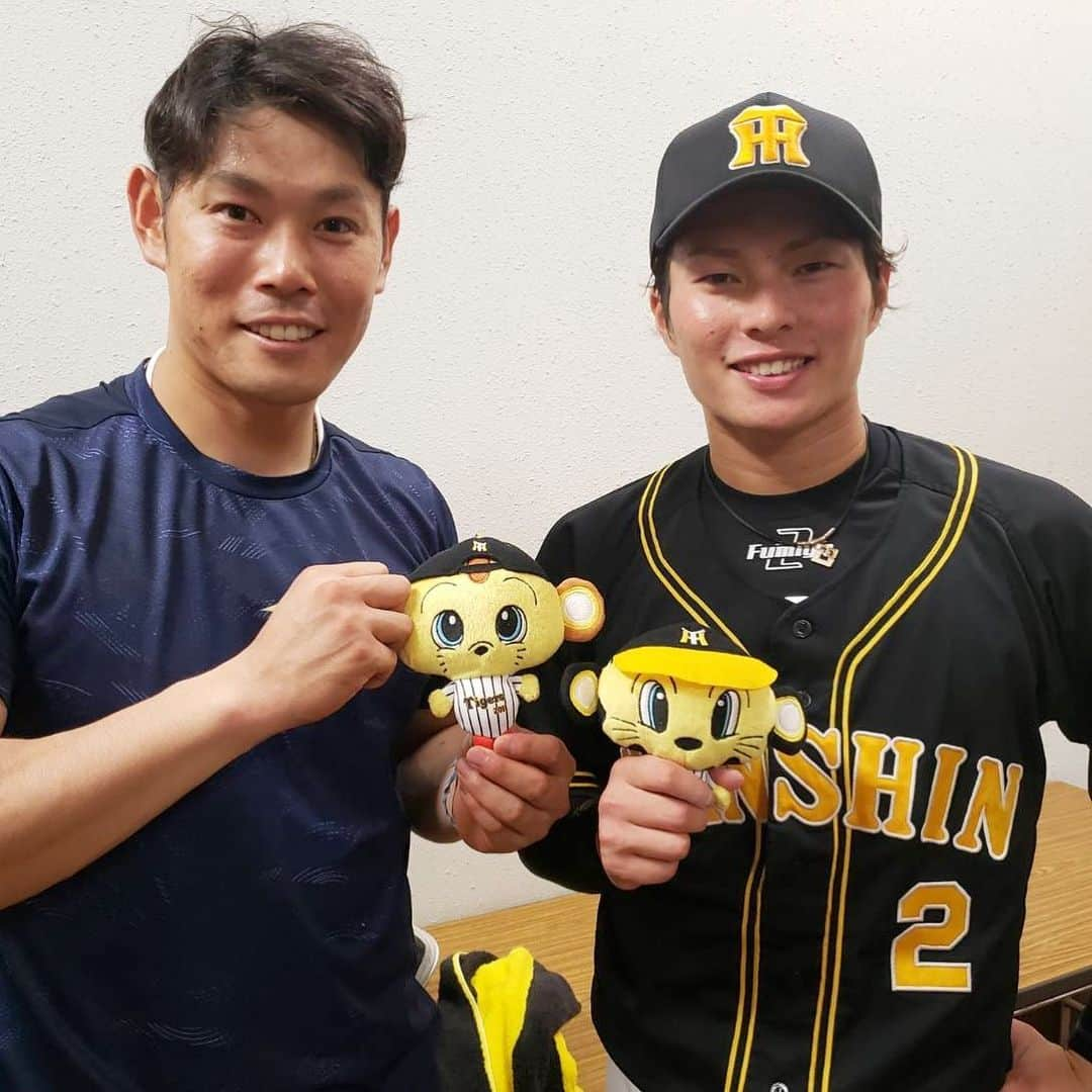 阪神タイガースさんのインスタグラム写真 - (阪神タイガースInstagram)「今日のヒーロー北條選手‼️同点タイムリーを放った原口選手と^ ^ #北條史也 選手 #逆転タイムリー  #原口文仁 選手 #同点タイムリー  #ナイスバデッティング ✨ #今日のヒーロー #todayshero #阪神タイガース」8月8日 21時46分 - hanshintigers_official