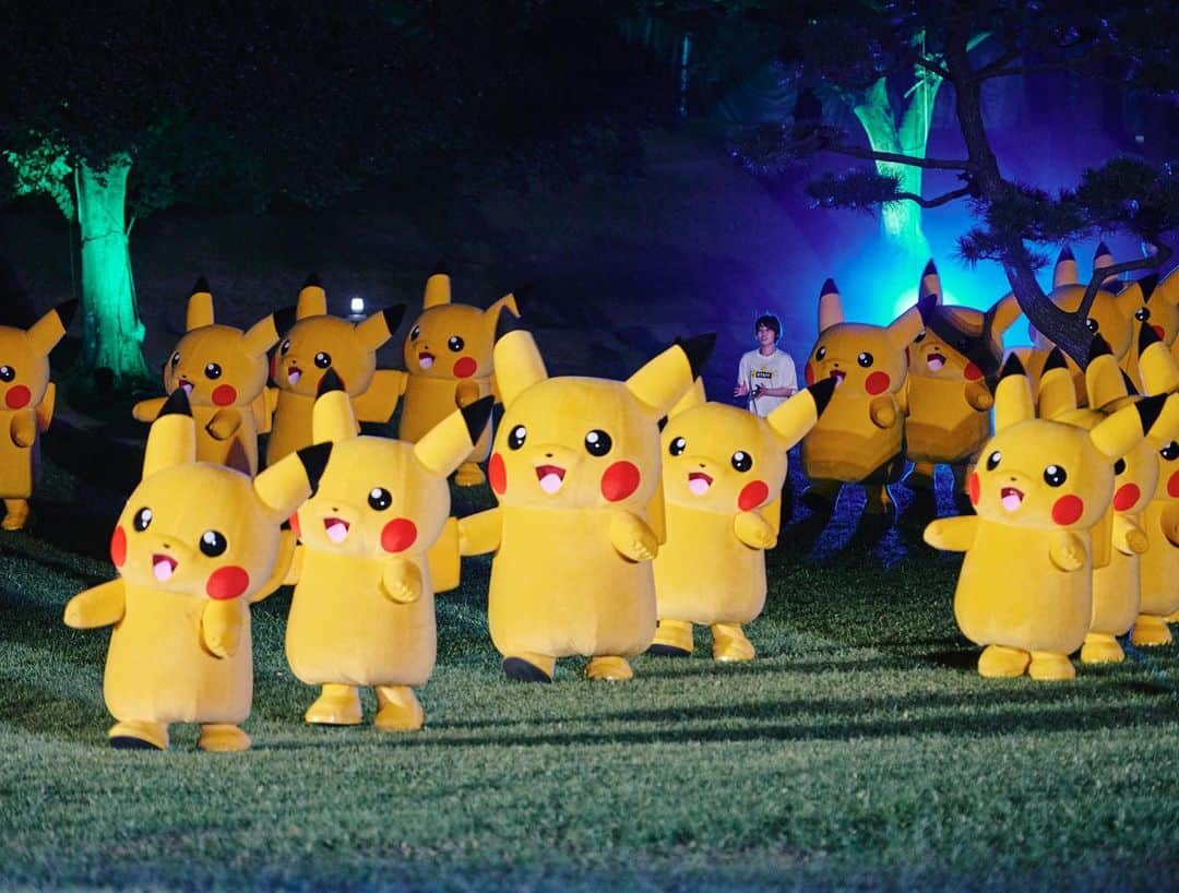 横浜市さんのインスタグラム写真 - (横浜市Instagram)「Emerging from the trees of Rinko Park, the largest number of Pikachu in history emerge to perform against the backdrop of Minato Mirai. See the Pikachu in “The Forests of Minato Mirai x Pikachu” at Pikachu Outbreak! #myyokohama #pikachuoutbreak」8月8日 21時46分 - findyouryokohama_japan