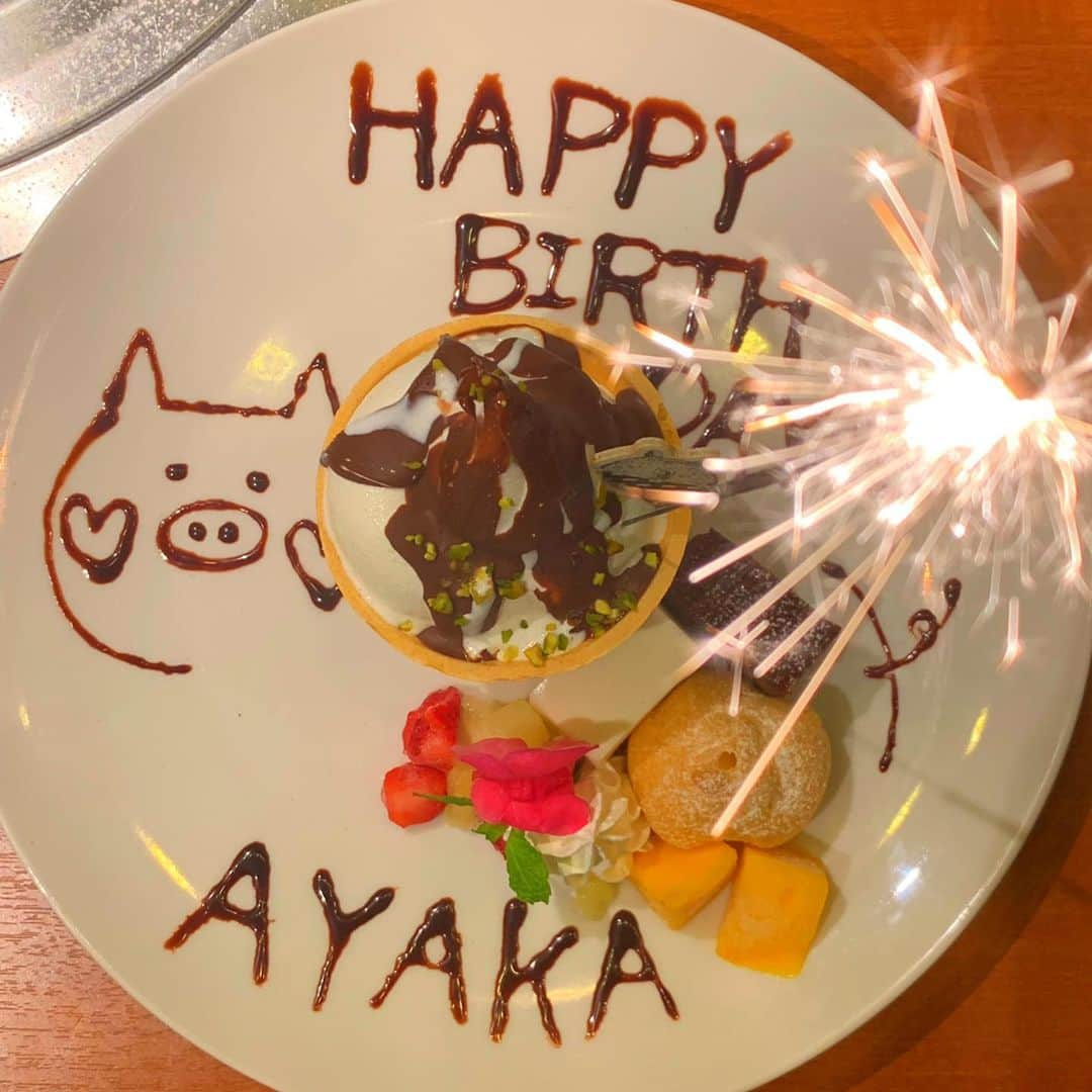 小松彩夏さんのインスタグラム写真 - (小松彩夏Instagram)「﻿ ﻿ 昨日は大好きなサムゴリブジュッカンで、お誕生日のお祝いをしていただきました🎉﻿ ﻿ ここのサムギョプサルは本当に絶品‼️﻿ お肉が甘くて、脂身もしつこくないの😍💕﻿ ﻿ 美味しいご飯を食べながら、色々な計画を...😆﻿ ﻿ 色々、楽しいこと企画中‼️✨﻿ ﻿ 真実ちゃんから嬉しすぎるプレゼント🎁欲しいなーってずっと前に話したのを覚えてくれていて...😭💕この人は気遣いの神様✨本当に尊敬できるお友達💓﻿ ﻿ 美味しいご飯食べながら、楽しいことを考えて、お祝いしてもらえて幸せなひとときでした❤️﻿ ﻿ #サムゴリプジュッカン #サムゴリ #サムゴリプジュッカン東京 #渋谷 #Shibuya #東京 #TOKYO #サムギョプサル #美味しい #楽しい #幸せ #ありがとう #food #yummy #美味しい #コマログ」8月8日 21時56分 - official_ayaka_502