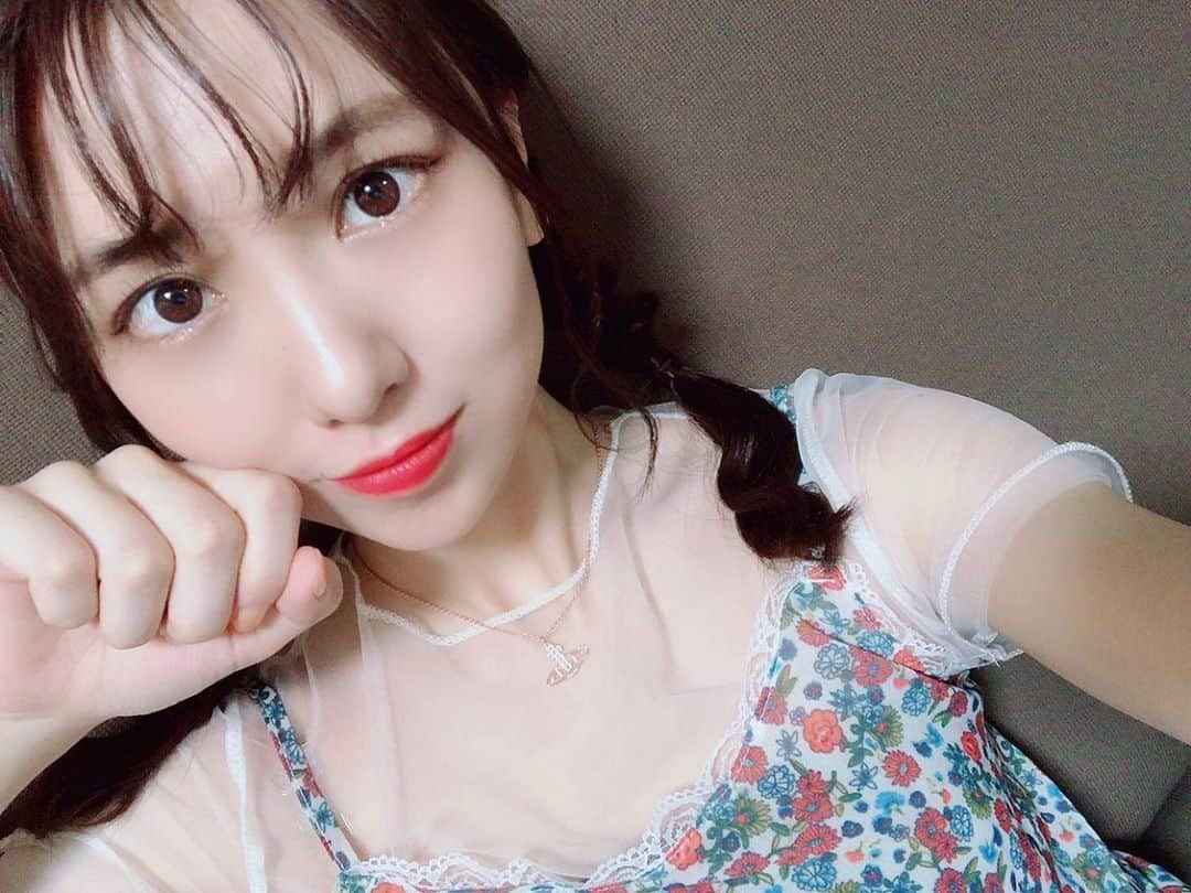 熊崎晴香さんのインスタグラム写真 - (熊崎晴香Instagram)「夏ですねー👚🍉🎐 #summer #fashion #flower #17kg  #hairstyle #みつあみ」8月8日 21時54分 - kumakuma9810