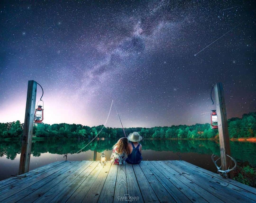 CANON USAさんのインスタグラム写真 - (CANON USAInstagram)「A huge shoutout to #TeamCanon fan @carrwardphotography for sharing this magical #SummerFun photo for last week's #CanonFanPhoto theme!  Camera: #Canon EOS 5DS R Lens: EF 16-35mm f/2.8L II USM Foreground Shot: f/11, 1/80 sec, ISO 800 Sky Shot: f/2.8, 30 sec, ISO 4000」8月8日 21時58分 - canonusa