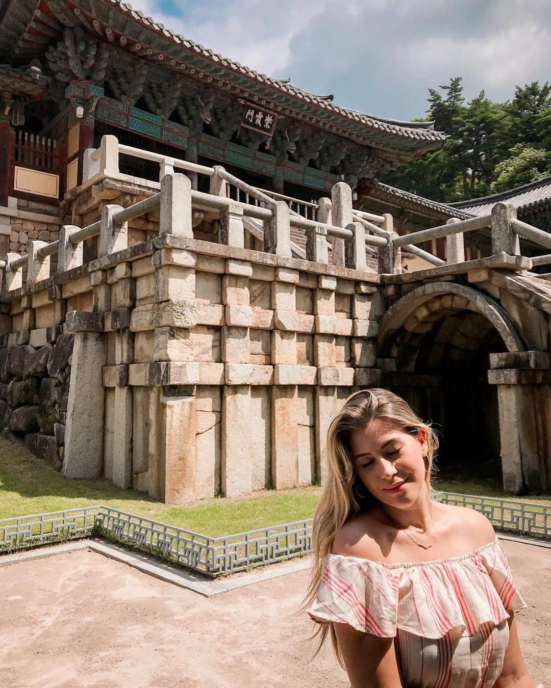 ニーナさんのインスタグラム写真 - (ニーナInstagram)「Que lugar incrível, cheio de paz! O Templo Bulguksa foi declarado Património Mundial da Unesco e nele estão sete tesouros nacionais da Coreia do Sul. Demais, né?」8月8日 21時59分 - niinasecrets