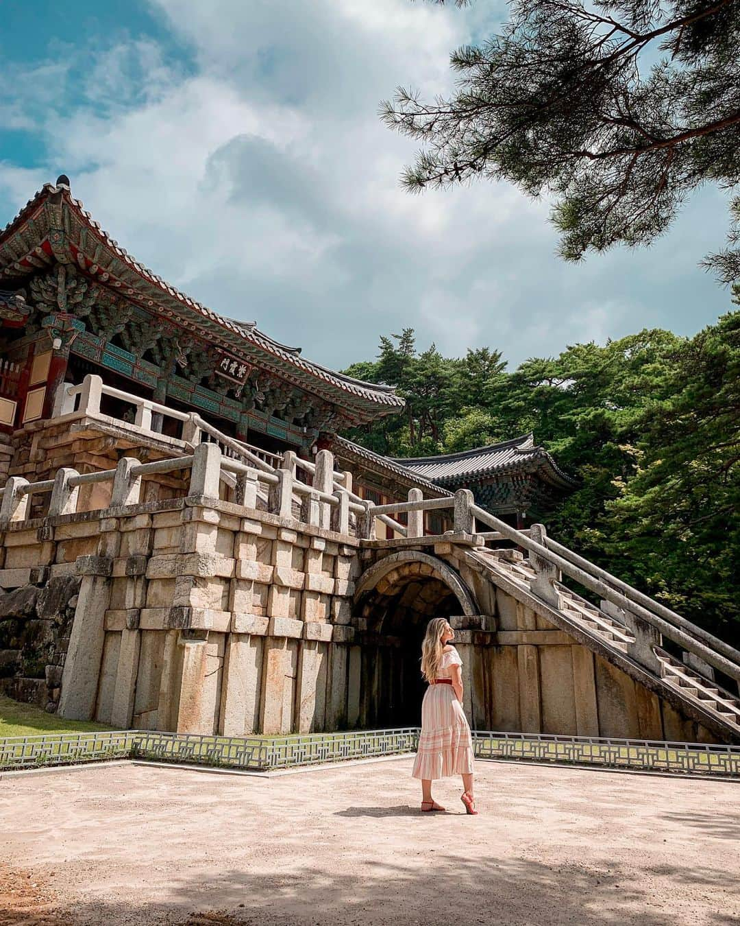 ニーナさんのインスタグラム写真 - (ニーナInstagram)「Que lugar incrível, cheio de paz! O Templo Bulguksa foi declarado Património Mundial da Unesco e nele estão sete tesouros nacionais da Coreia do Sul. Demais, né?」8月8日 21時59分 - niinasecrets