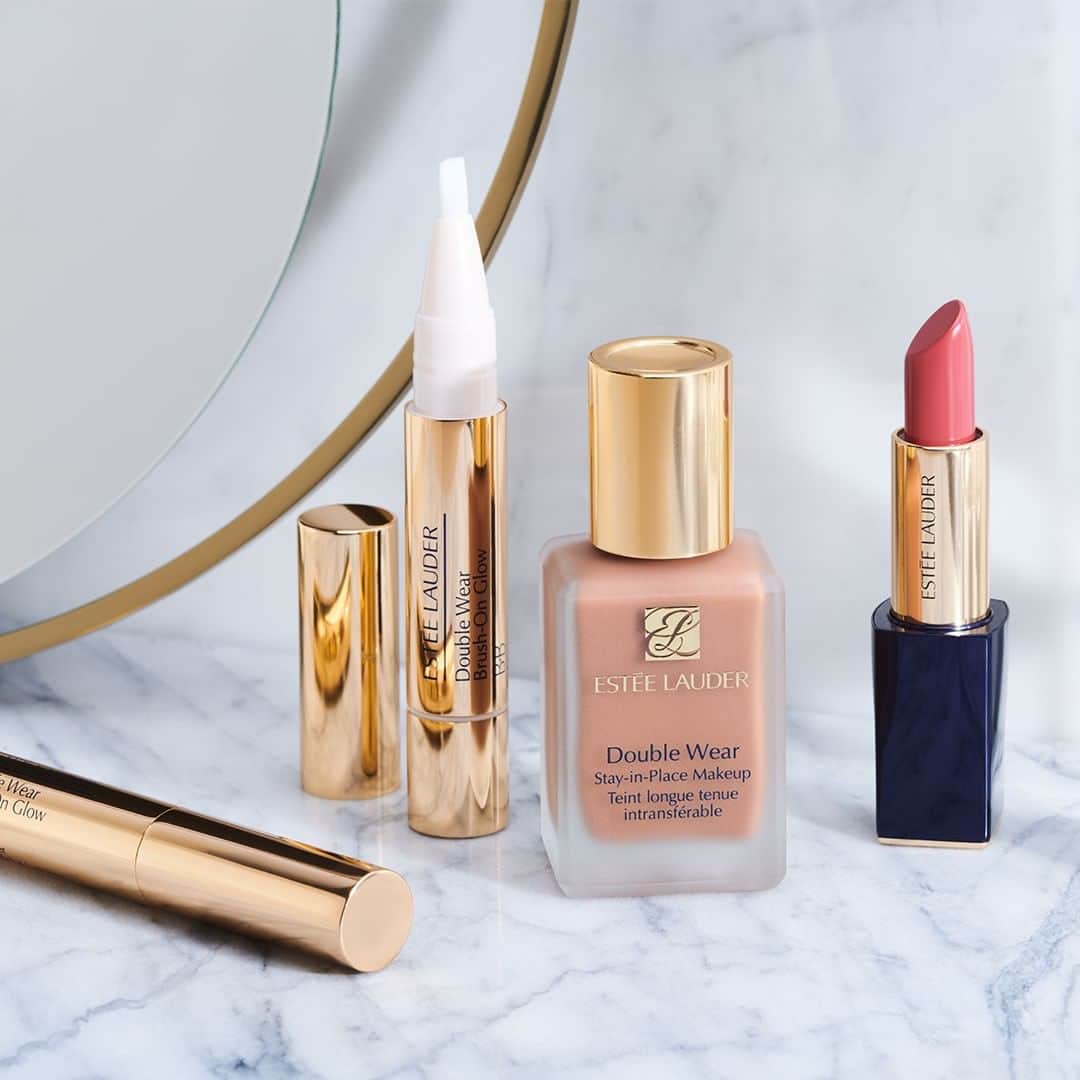 エスティローダーさんのインスタグラム写真 - (エスティローダーInstagram)「#EsteeEssentials for a makeup look that's as good as gold ✨ #PureColorEnvy Lipstick in 210 Impulsive, #DoubleWear Foundation in 2N1 Desert Beige and Brush-On Glow BB Highlighter.」8月8日 22時00分 - esteelauder