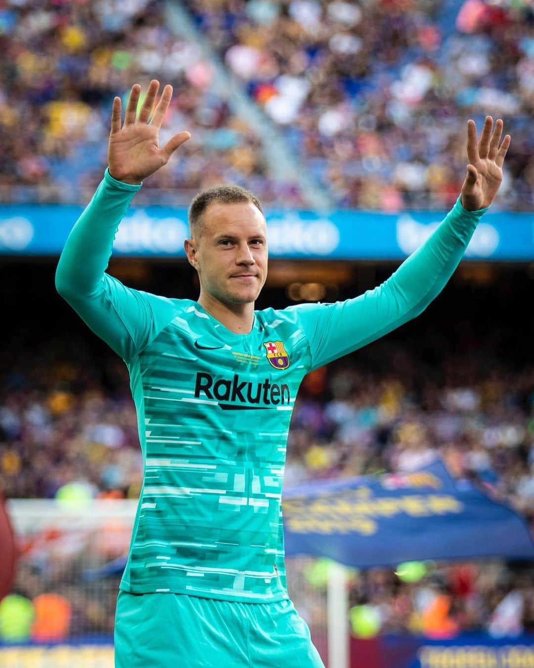 FCバルセロナさんのインスタグラム写真 - (FCバルセロナInstagram)「👏 3 Barça players nominated for the best player of the 18/19 @championsleague 🔵🔴 ⭐️ @mterstegen1 ⭐️ @leomessi ⭐️ @frenkiedejong」8月8日 22時06分 - fcbarcelona