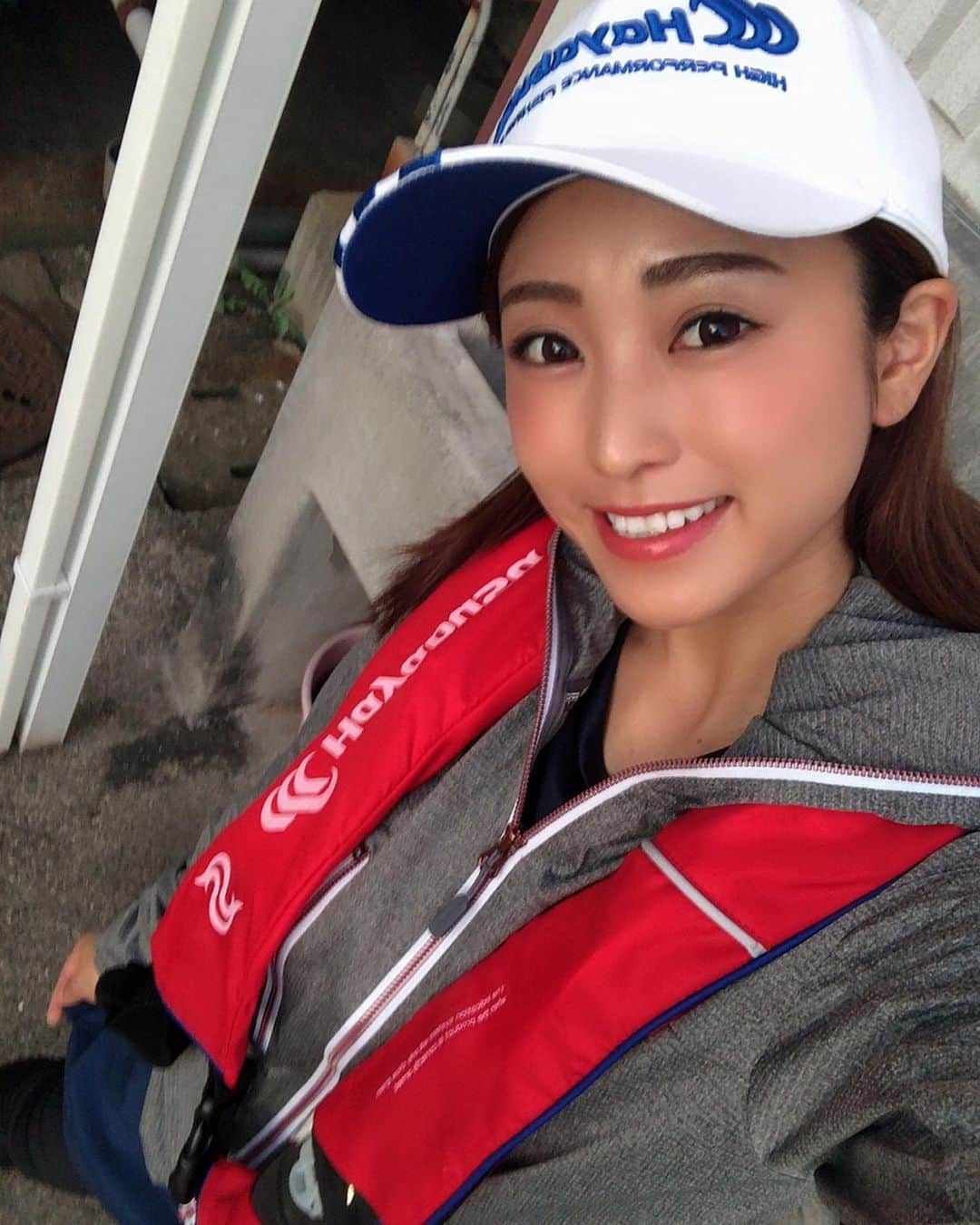 柚月めいさんのインスタグラム写真 - (柚月めいInstagram)「. 大阪湾の太刀魚を根こそぎ釣ると噂の、菊池さんに1から太刀魚釣りを教えていただき😊 膝使ってガッツリ釣りあげました🎣✨✨ . 周りの皆さんにも沢山アドバイスをいただいて自分なりの太刀魚との駆け引きを楽しみました🐟 . . 答えがない感じが難しくもあり、そそがまたたまらなくハマっちゃう部分でもありました🎣 . . OAはまだまだ先ですが お楽しみに😊 YouTubeでも見られます‼️ . . #テレビ大阪#ガッ釣り関西 #太刀魚#駆け引き#恋愛#釣り#釣り#ロケ#fishing#釣りガール#釣人家#兵庫県#大阪湾#淡路島#follw#pic#大漁 #柚月めい」8月8日 22時20分 - meimei.yuzu