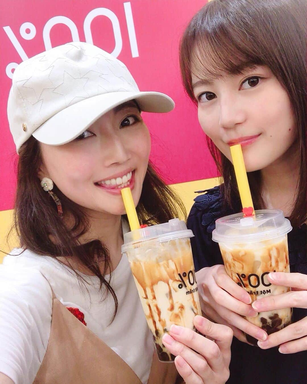 木南清香さんのインスタグラム写真 - (木南清香Instagram)「🥤❤️🥤 ・ ・ やっと、博多で#タピオカ 飲めた♡ ・ ほんとに美味しすぎて、、、 Lサイズにすればよかったー🙈って。 2人してずーっと後悔してた🙈笑 ・ #🥤 #沖縄黒糖ミルク #タピオカミルクティー #生タピオカ専門店モッチャム #博多#博多カフェ ・ #生田絵梨花#木南清香」8月8日 22時20分 - kinami_sayaka