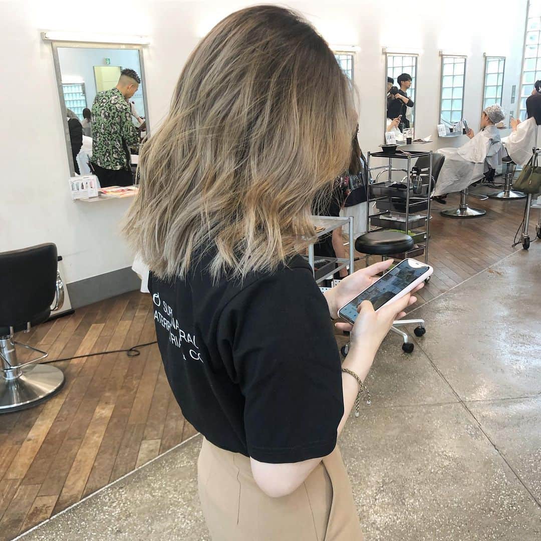 神能裕貴のインスタグラム：「【超リアル海外ヘアー / バレイヤージュ】 ふとした表情でも素敵な海外バレイヤージュヘアーを.  #SHIMA#ハイライト#バレイライト#バレイヤージュ#海外ヘアー」
