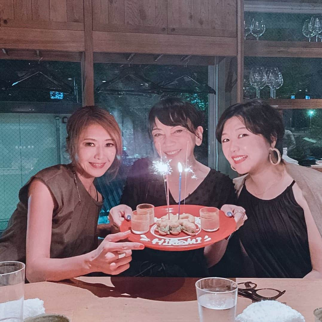 川島幸美さんのインスタグラム写真 - (川島幸美Instagram)「Happy BD ひろみさん🎂 先日のHOPE&LOVEお疲れ様でした。 . お仕事もプライベートも カッコ良くて、ブレない信念を持って、 輝いてる魅力的なお姉様なのです😁 いつもお話聞いてくれる頼もしい存在💜 昨夜もみくりんとお祝い出来て楽しかった✨ . 周りの素敵な人達との出会いに感謝❣️」8月8日 22時30分 - yukimikawashima