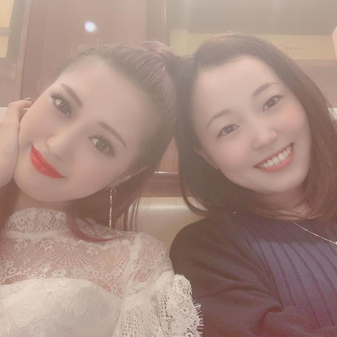 五月千和加さんのインスタグラム写真 - (五月千和加Instagram)「. ひーちゃん @hitomi_eto_0423 とランチデートしてきたよ🥰💗 結婚👰🤵💒おめでとう㊗️🍾🎊 . #ひーちゃん #ランチ #女子会 #ミッドタウン #midtown #lunch #friend」8月8日 22時40分 - satsuki_senwaka