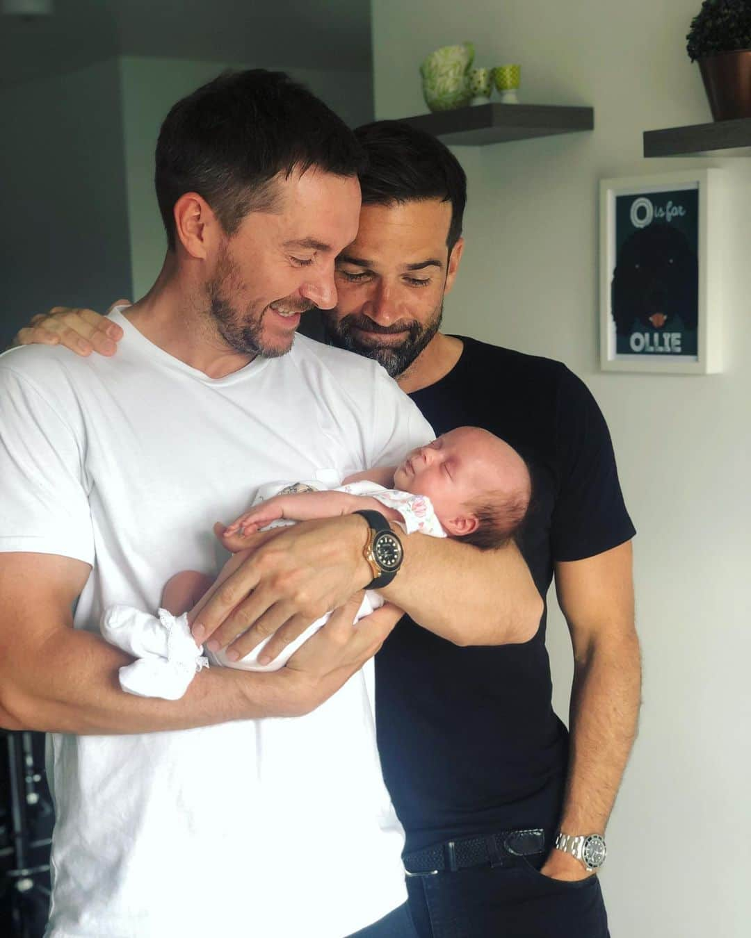 ジェマ・アトキンソンさんのインスタグラム写真 - (ジェマ・アトキンソンInstagram)「2 men and a baby! Quinny and Gethin genuinely look more proud of Mia than me and Gorks did on our first picture with her 😂 @gethincjones @anthonyquinny」8月8日 22時38分 - glouiseatkinson