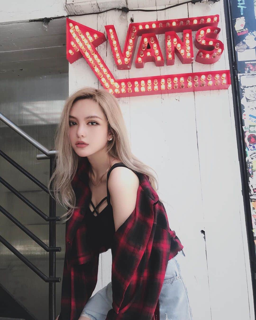 Grace Chowのインスタグラム：「開始營業了😘」