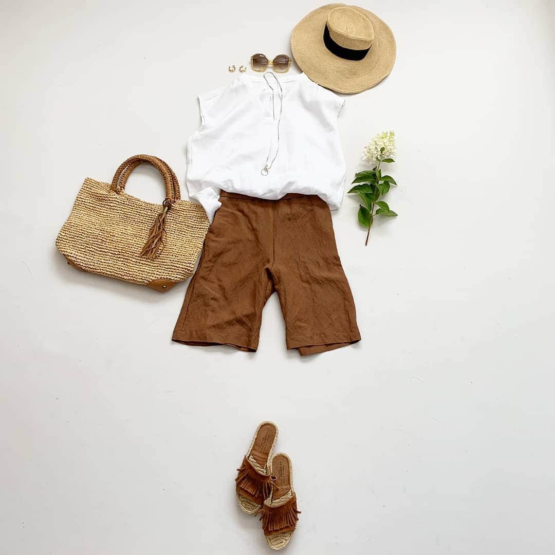 のインスタグラム：「夏も後半です🏖 新しい1着で 新鮮さを着こなしに 足しませんか😊 風の通りがいい プルオーバー出来ました【785】 ・ ・ #sewing #手作り #型紙　#ハンドメイド大人服#クルールパターンファブリック#洋裁#シンプルコーデ#instafashion#ファッション#coordinate #code#今日コーデ#handmadeclothes #mamacoordinate #ママコーデ #instasewing#handmadewardrobe #置き画#置き画くら部」