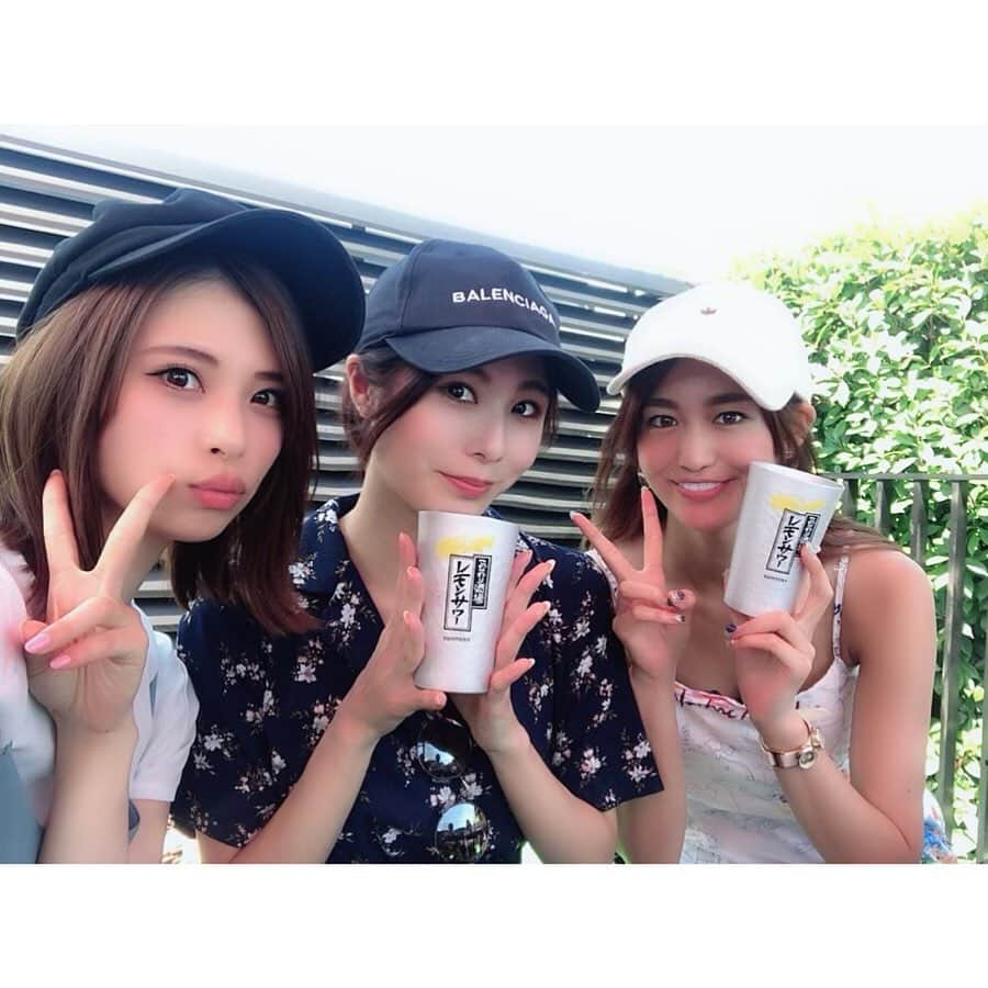 山本成美さんのインスタグラム写真 - (山本成美Instagram)「夏〜🍉 . スイカ食べれないけど気分だけ味わう(笑) . . #summer #bbq #girls #suica #me #夏 #バーベキュー #女子会 #夏満喫 #屋上 #肉 #のんある #ノンアル #instafood #instalife」8月8日 14時17分 - narumi_vivi