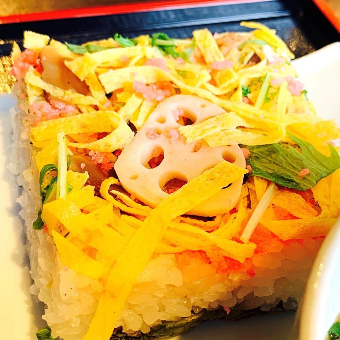柳家三之助さんのインスタグラム写真 - (柳家三之助Instagram)「岩国寿司ばかり喰らっております。うまし。、 #iwakuni」8月8日 14時17分 - sannosuke