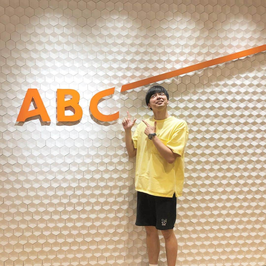 西村真二さんのインスタグラム写真 - (西村真二Instagram)「ABCラジオ 8/18（日）朝9時からABCラジオのLINEライブにて『どこラジ』が流れます！今回は夏休みSPできょんが来てくれました！スペシャル感は1ミリもありませんでしたが是非ご覧ください！ #ABCラジオ #どこラジ #まやさん写真撮るときいつも目つむる」8月8日 14時25分 - shinji_nishimura0630