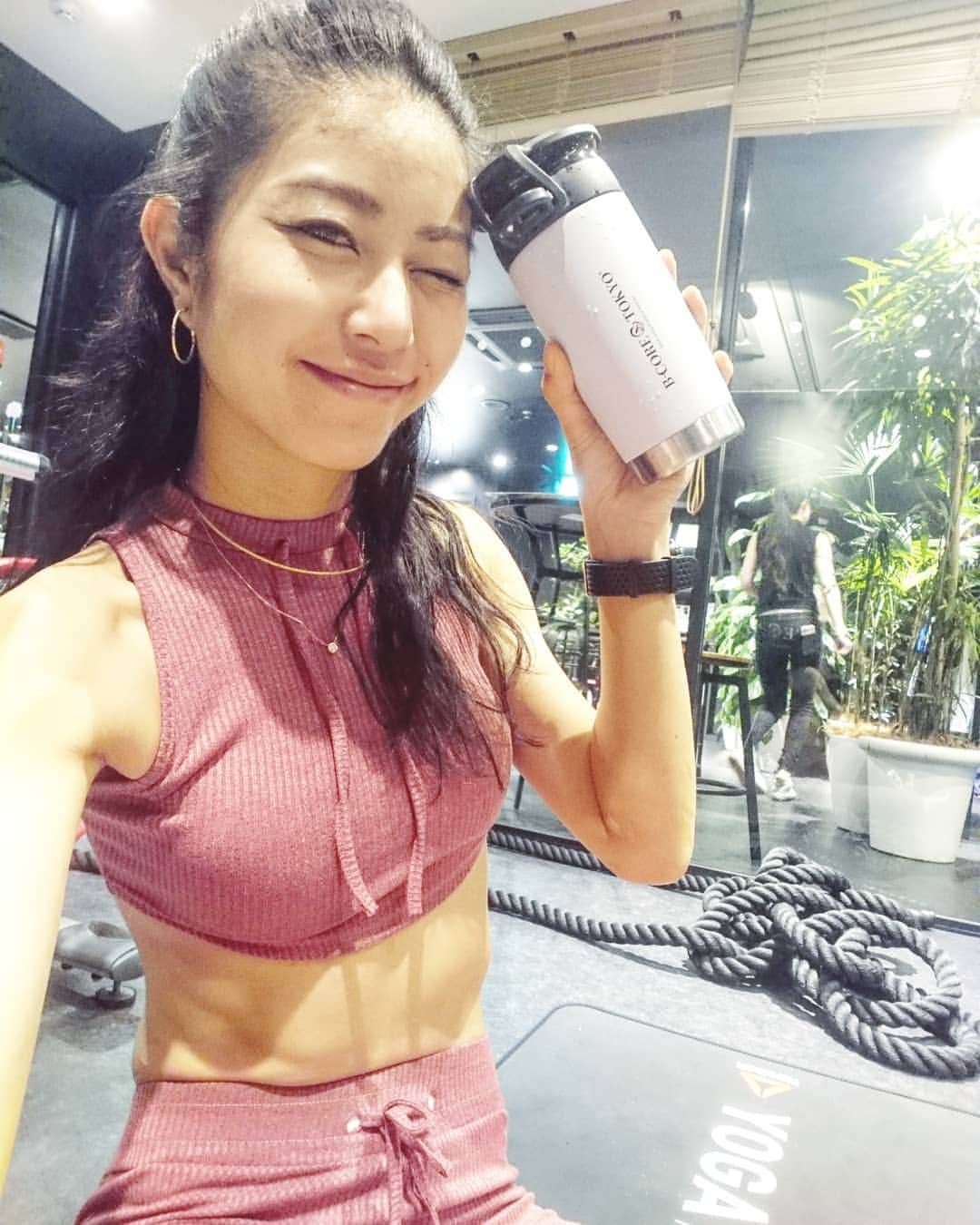 Erika Yamaguchiさんのインスタグラム写真 - (Erika YamaguchiInstagram)「【あつい！】 #wowgear #ワオギア #ボトルのフチ360度どこからでも飲める#lavia#ラフ出勤  飲んでるお水 @trolox_official 愛用ボトル @wowgear.jp 出勤パンツスタイル @lavia_sport」8月8日 14時47分 - erika__yamaguchi