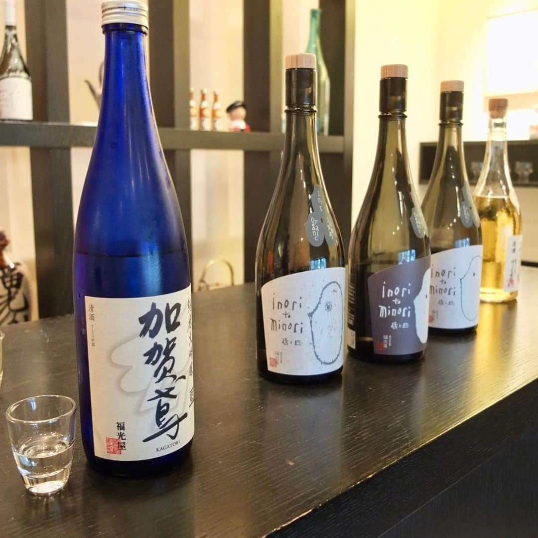 The Japan Timesさんのインスタグラム写真 - (The Japan TimesInstagram)「Fukumitsuya Sake Brewery, which has its roots in the Edo Period (1603-1868), is the oldest sake brewery in Kanazawa. First opened in 1625, it’s now the largest sake brewery in Ishikawa Prefecture, where its longest-running brand, Fukumasamune, is also the most popular sake. It's now hoping that English tours and labels made by famous designers will bring in a new audience. Read the story with the link in our bio. (Katherine Whatley photos) . . . . . . #Japan #Kanazawa #Ishikawa #travel #japantravel #sake #instafood #日本 #金沢 #石川 #旅行 #酒 #美味しい #🍶」8月8日 14時47分 - thejapantimes