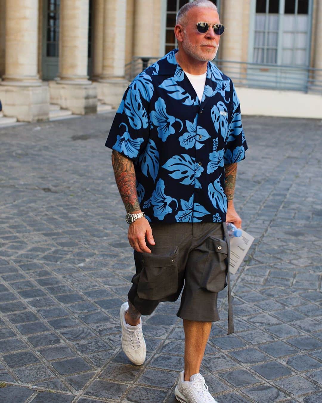 スコット・シューマンのインスタグラム：「I hope @nickwooster doesn’t set down that beautiful @prada shirt because I might have to pick it up (and run away)!」