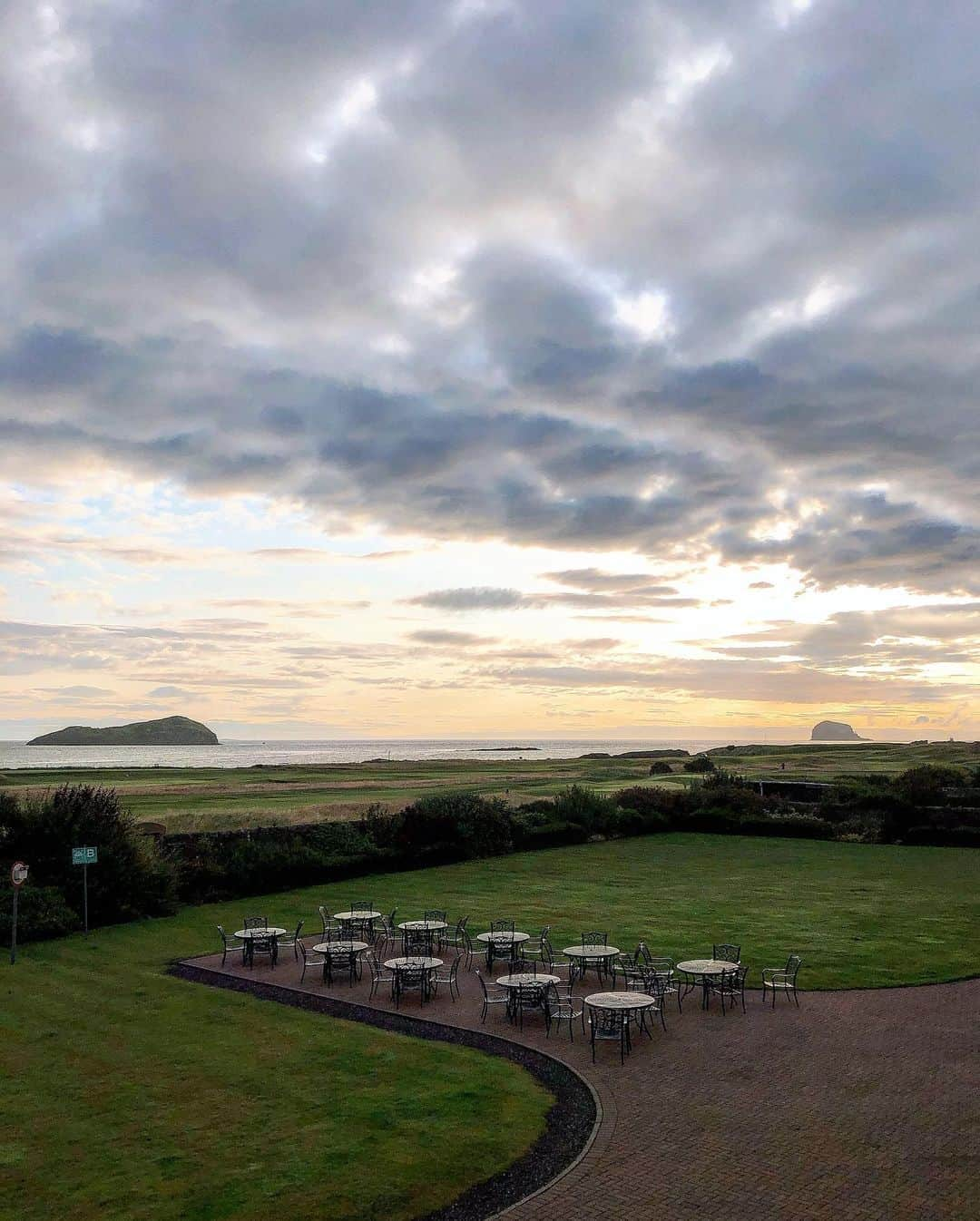 パク・ヒヨンさんのインスタグラム写真 - (パク・ヒヨンInstagram)「Good morning! beautiful sunrise this morning  Tee-off 2:14today very excited for the first round! #haveagoodday #sunrise #scotland」8月8日 15時06分 - heeyounglpga