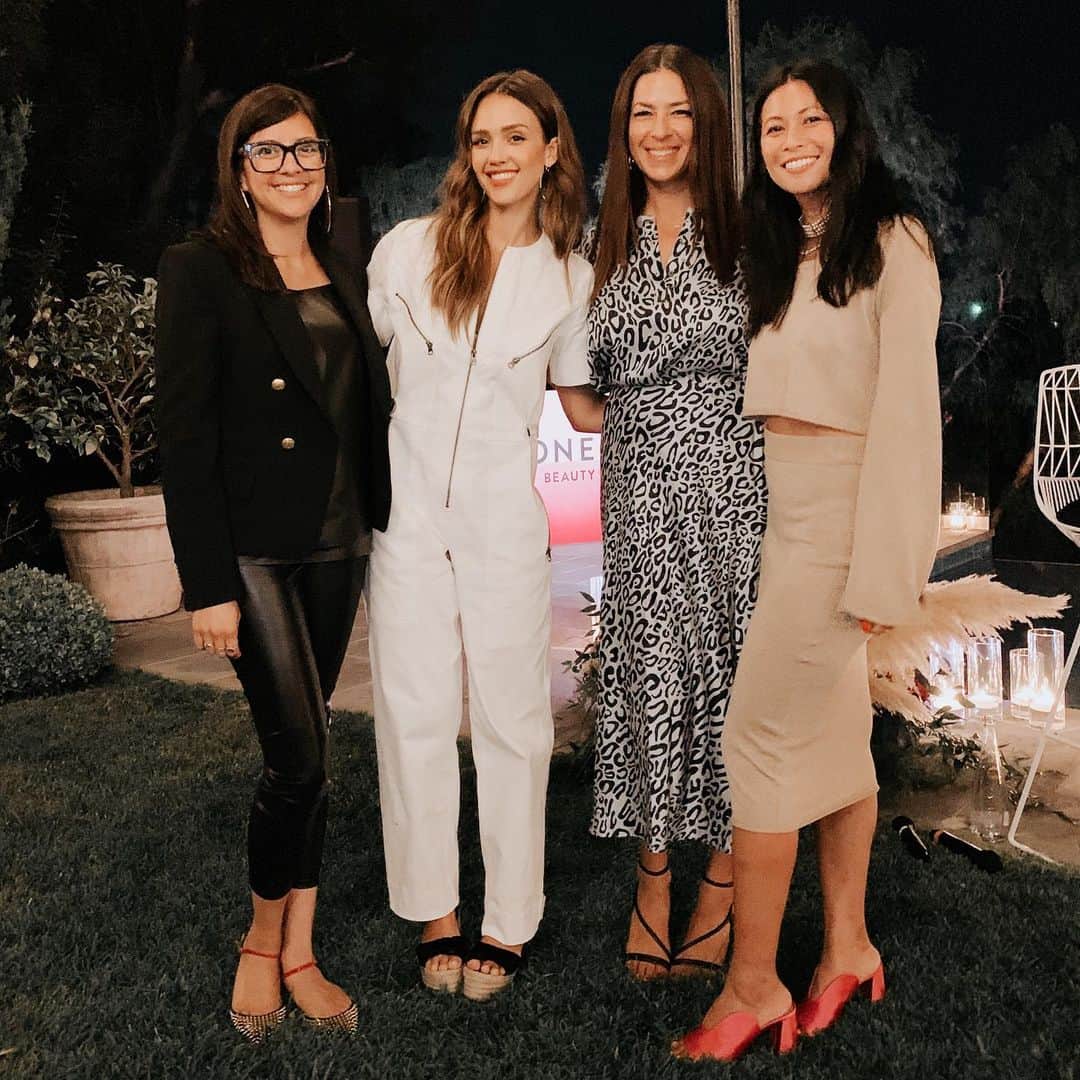のインスタグラム：「What a wonderful world it could be if #femalefounders were 50% of the worlds companies. Thank you @jessicaalba @honest_beauty for hosting such an incredible conversation about entrepreneurship and women founded companies. 💪🏼」