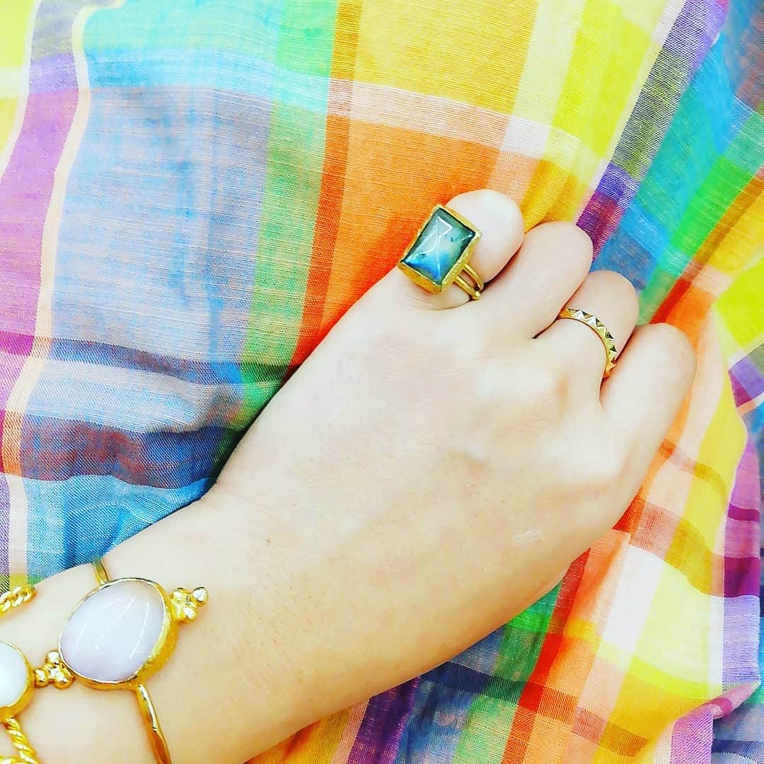 池田裕子さんのインスタグラム写真 - (池田裕子Instagram)「大きな天然石のピンキーリング😚 可愛い🥰お気に入り🥰  #ピンキーリング #天然石アクセサリー #天然石 #accessory #bijumam」8月8日 15時07分 - kurimushiyoukan